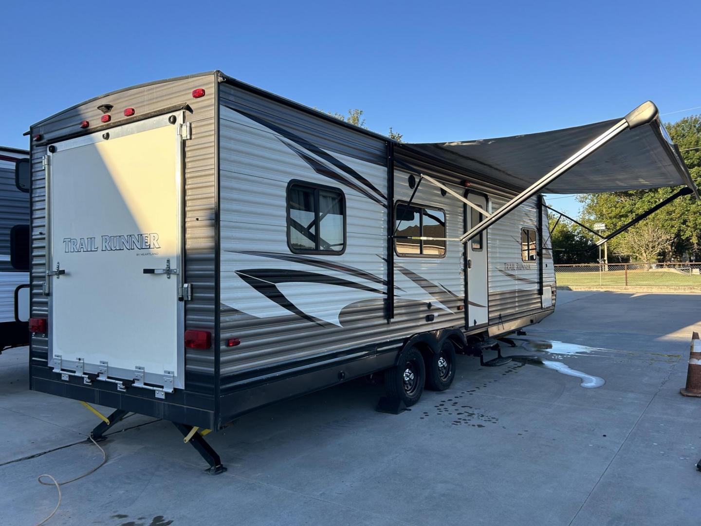 2017 White /TAN HEARTLAND TRAIL RUNNER TOY HAULER 26TH (5SFEB3027HE) , located at 17760 Hwy 62, Morris, OK, 74445, 35.609104, -95.877060 - WE HAVE THE PERFECT CAMPER FOR YOU TO CAMP AND HAUL YOUR TOYS IN. THIS IS A 2017 HEARTLAND TRAIL RUNNER OVERALL 30FT. IT FEATURES 17FT POWER AWNING, POWER JACK STABILIZERS, AMFM BLUETOOTH RADIO. IN THE FRONT YOU HAVE A QUEEN SIZED BED WITH STORAGE UNDERNEATH, OVERHEAD STORAGE, 2 WARDROBE CLOSETS, CO - Photo#2