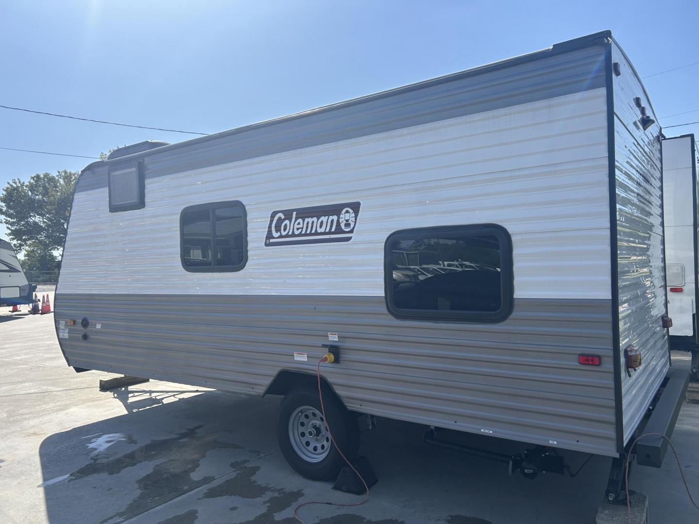 2023 Silver /TAN COLEMAN DUTCHMEN 17B (4YDTCMG17PJ) , located at 17760 Hwy 62, Morris, OK, 74445, 35.609104, -95.877060 - WE HAVE THE PERFECT CAMPER FOR YOU AND YOUR FAMILY. A 2023 COLEMAN DUTCHMEN OVERALL 21FT. IN THE FRONT YOU HAVE A QUEEN SIZED BED WITH STORAGE UNDERNEATH, OVERHEAD SHELF, IN THE MIDDLE IS A BOOTH STYLE DINETTE THAT FOLD DOWN FOR ADDITIONAL SLEEPING, OVERHEAD STORAGE, SINGLE SINK, 2 BURNER STOVE, MID - Photo#3