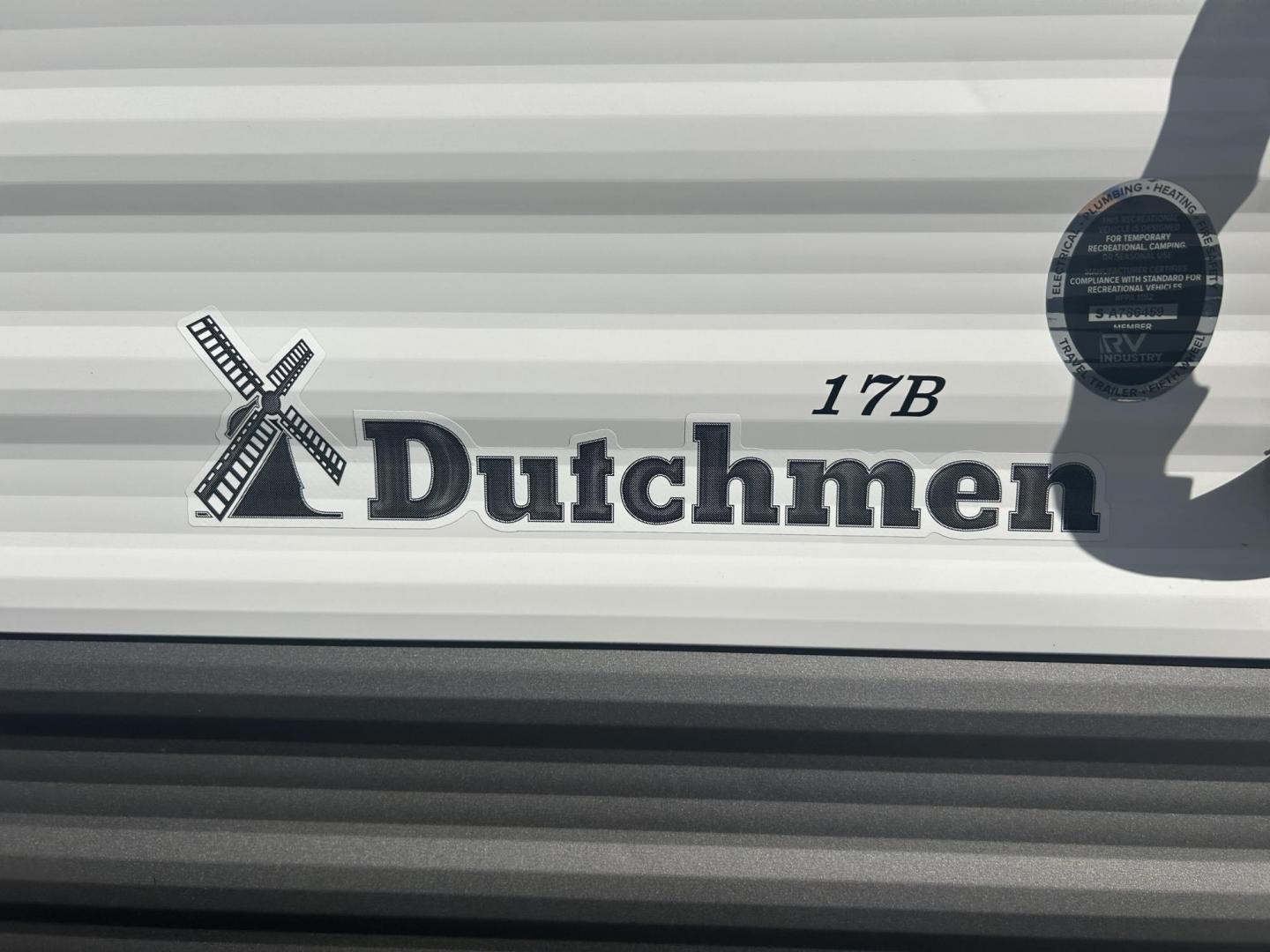 2023 Silver /TAN COLEMAN DUTCHMEN 17B (4YDTCMG17PJ) , located at 17760 Hwy 62, Morris, OK, 74445, 35.609104, -95.877060 - WE HAVE THE PERFECT CAMPER FOR YOU AND YOUR FAMILY. A 2023 COLEMAN DUTCHMEN OVERALL 21FT. IN THE FRONT YOU HAVE A QUEEN SIZED BED WITH STORAGE UNDERNEATH, OVERHEAD SHELF, IN THE MIDDLE IS A BOOTH STYLE DINETTE THAT FOLD DOWN FOR ADDITIONAL SLEEPING, OVERHEAD STORAGE, SINGLE SINK, 2 BURNER STOVE, MID - Photo#7