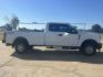 2018 White /Gray Ford F-250 SD XL SuperCab Long Bed 4WD (1FT7X2B60JE) with an 6.2L V8 OHV 16V engine, 6A transmission, located at 17760 Hwy 62, Morris, OK, 74445, (918) 733-4887, 35.609104, -95.877060 - 2018 FORD F250 SD XL IS A BI-FUEL SYSTEM THAT RUNS ON CNG OR GASOLINE. THIS F250 HAS 6.2L V8 ENGINE AND 4WD. IT FEATURES KEYLESS ENTRY, MANUAL SEATS, LEATHER INTERIOR, POWER WINDOWS, POWER LOCKS, POWER MIRRORS, TRACTION CONTROL, AM/FM RADIO WITH CD PLAYER, SIRIUS RADIO, USB PORT, HANDS FREE CALLING, - Photo#4