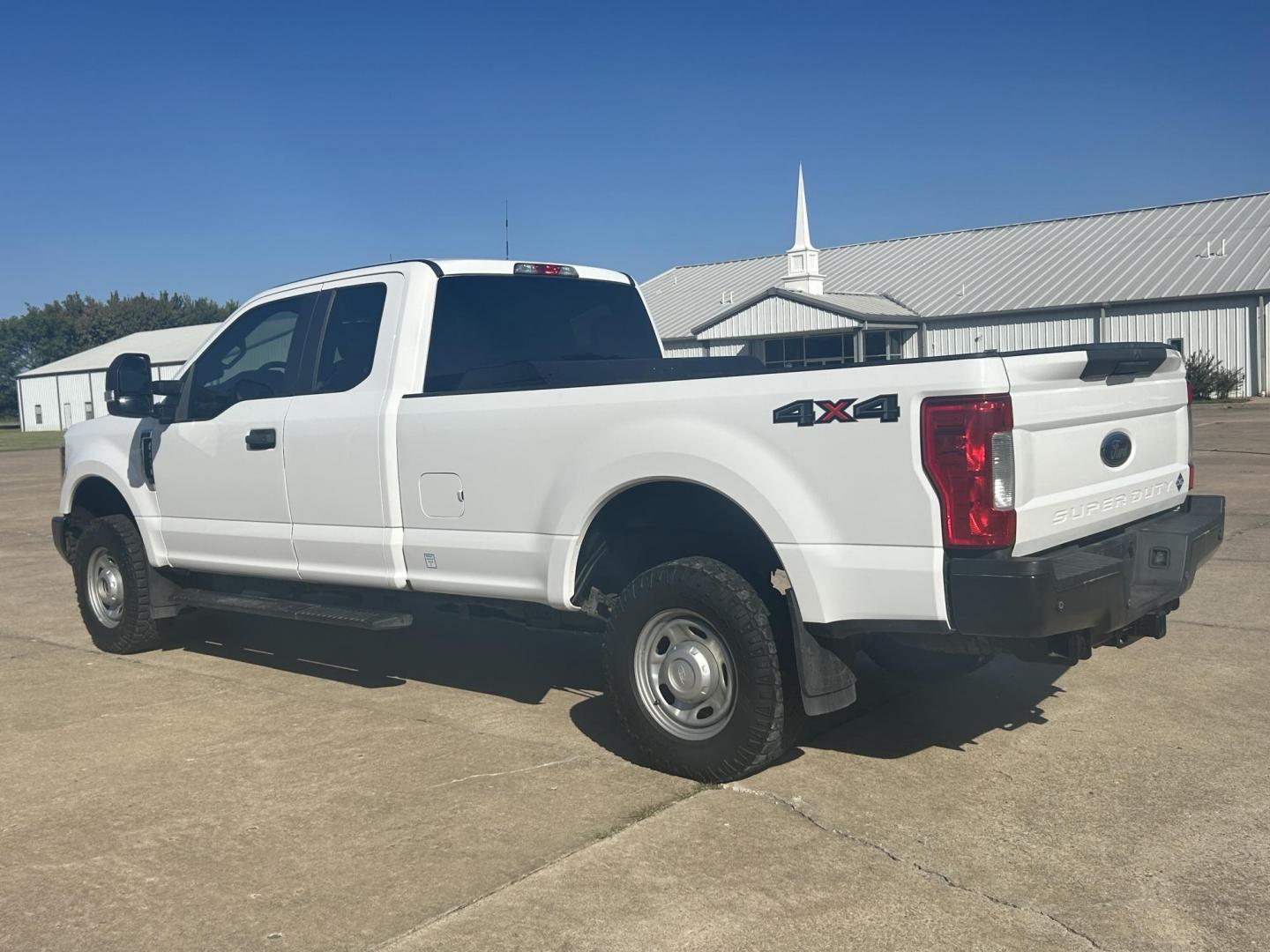 2018 White /Gray Ford F-250 SD XL SuperCab Long Bed 4WD (1FT7X2B60JE) with an 6.2L V8 OHV 16V engine, 6A transmission, located at 17760 Hwy 62, Morris, OK, 74445, (918) 733-4887, 35.609104, -95.877060 - 2018 FORD F250 SD XL IS A BI-FUEL SYSTEM THAT RUNS ON CNG OR GASOLINE. THIS F250 HAS 6.2L V8 ENGINE AND 4WD. IT FEATURES KEYLESS ENTRY, MANUAL SEATS, LEATHER INTERIOR, POWER WINDOWS, POWER LOCKS, POWER MIRRORS, TRACTION CONTROL, AM/FM RADIO WITH CD PLAYER, SIRIUS RADIO, USB PORT, HANDS FREE CALLING, - Photo#6