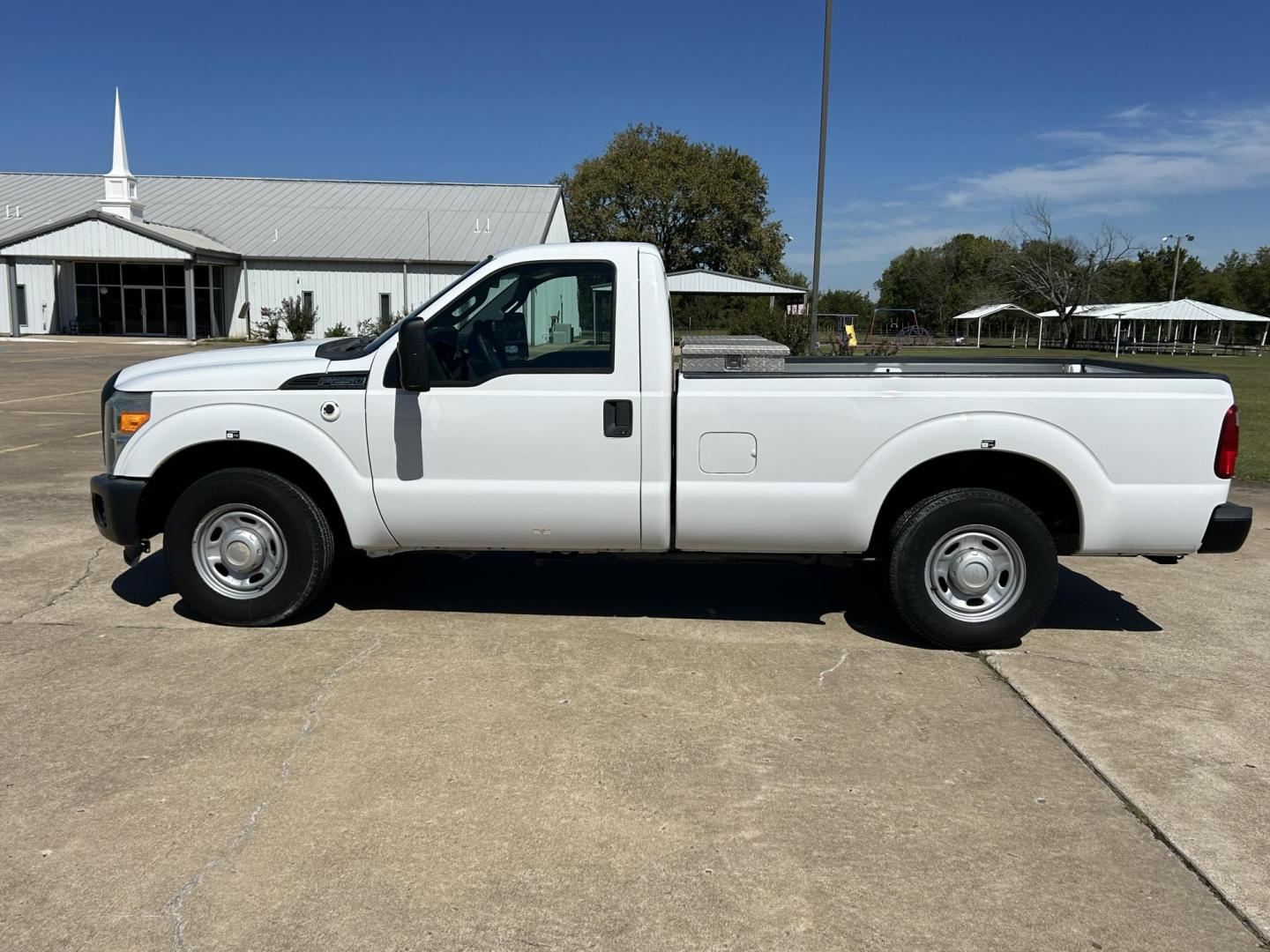 2013 White /Gray Ford F-250 SD XL (1FTBF2A65DE) with an 6.2L V8 OHV 16V engine, 6-Speed Automatic transmission, located at 17760 Hwy 62, Morris, OK, 74445, (918) 733-4887, 35.609104, -95.877060 - 2013 F250 SUPER DUTY IS A DEDICATED CNG ONLY RUNS ON COMPRESSED NATURAL GAS. THIS TRUCK HAS A 6.2L V8 ENGINE, FEATURES MANUAL SEAT, MANUAL WINDOWS, MANUAL LOCKS, MANUAL MIRRORS, LEATHER INTERIOR, AM FM RADIO, TRACTION CONTROL, CRUSIE CONTROL, TRAILER HITCH, FACTORY BUILT IN TRAILER BRAKES, TOOL BOX - Photo#7