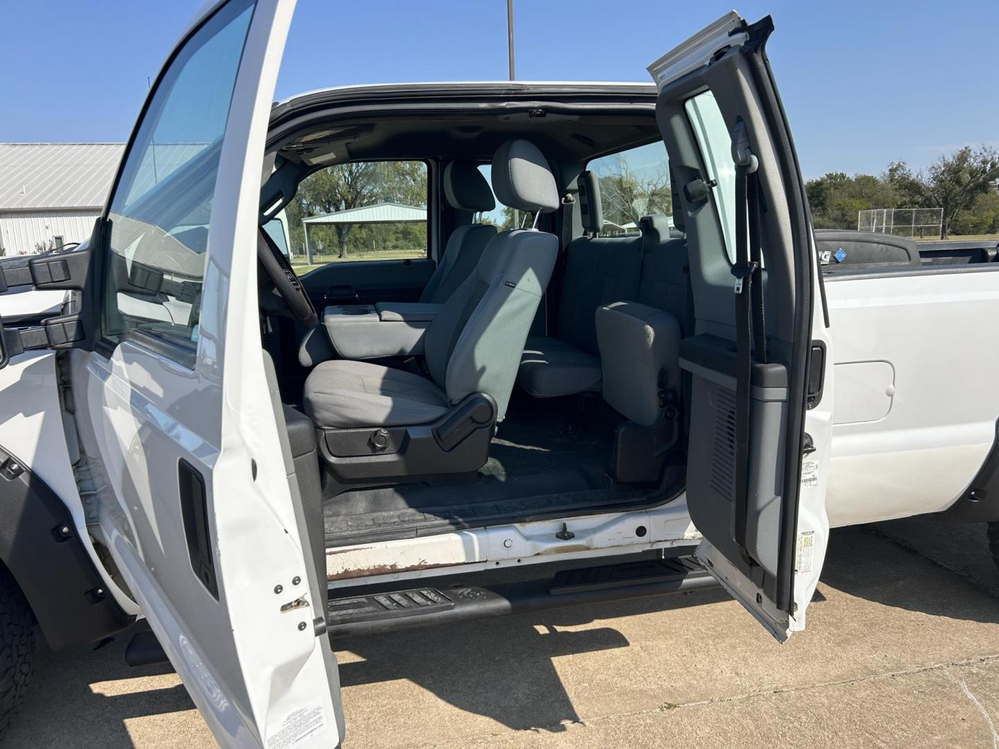 2014 White /Gray Ford F-250 SD XLT SuperCab Long Bed 4WD (1FT7X2B6XEE) with an 6.2L V8 OHV 16V engine, 6-Speed Automatic transmission, located at 17760 Hwy 62, Morris, OK, 74445, (918) 733-4887, 35.609104, -95.877060 - Photo#14