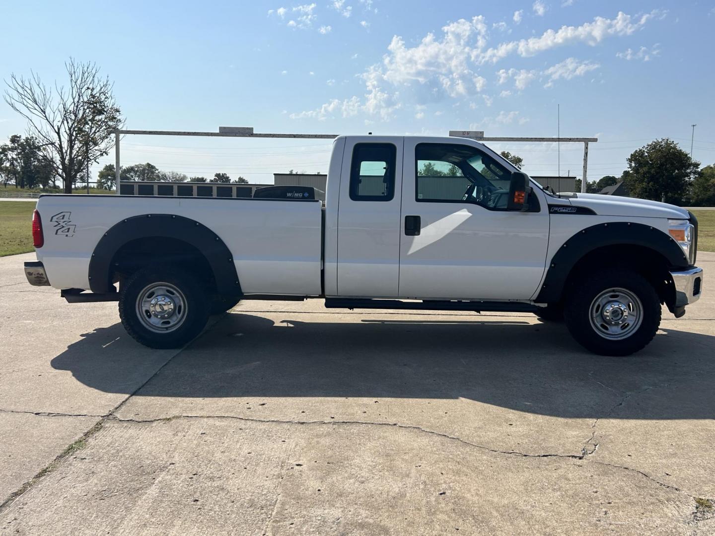 2014 White /Gray Ford F-250 SD XLT SuperCab Long Bed 4WD (1FT7X2B6XEE) with an 6.2L V8 OHV 16V engine, 6-Speed Automatic transmission, located at 17760 Hwy 62, Morris, OK, 74445, (918) 733-4887, 35.609104, -95.877060 - Photo#3