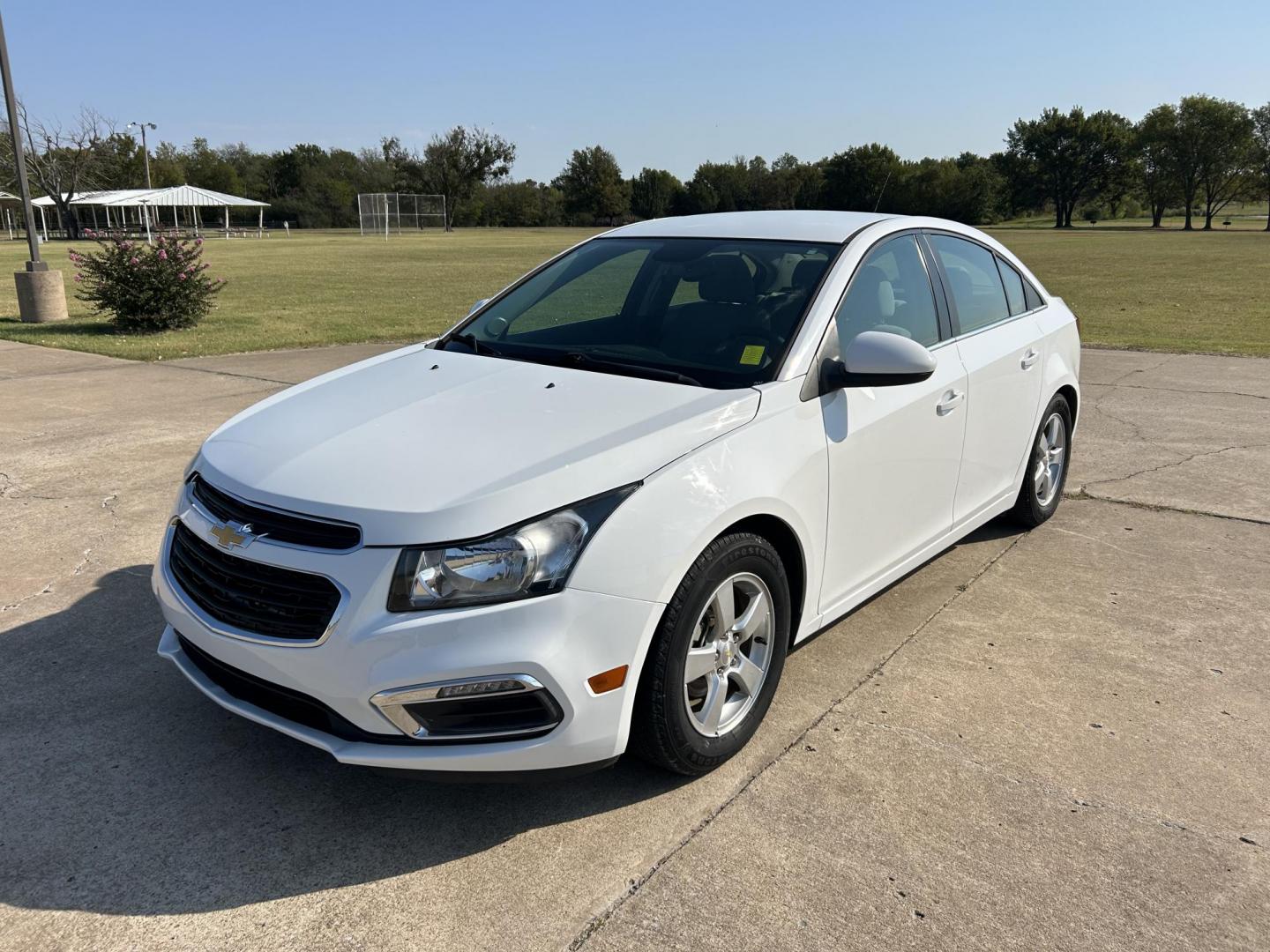 2015 White /Gray Chevrolet Cruze 1LT Auto (1G1PC5SB7F7) with an 1.4L L4 DOHC 16V TURBO engine, 6-Speed Automatic transmission, located at 17760 Hwy 62, Morris, OK, 74445, (918) 733-4887, 35.609104, -95.877060 - Photo#2