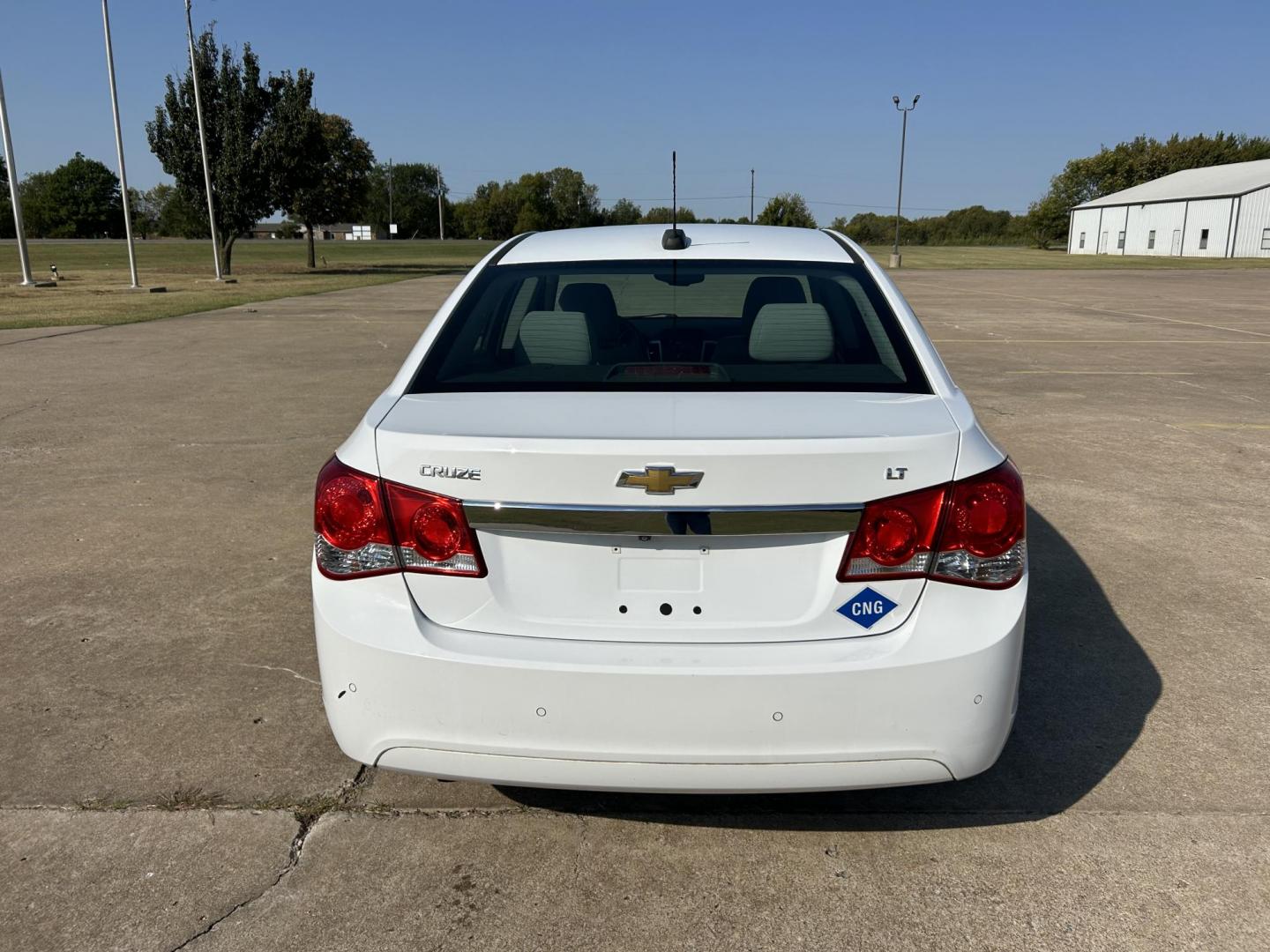 2015 White /Gray Chevrolet Cruze 1LT Auto (1G1PC5SB7F7) with an 1.4L L4 DOHC 16V TURBO engine, 6-Speed Automatic transmission, located at 17760 Hwy 62, Morris, OK, 74445, (918) 733-4887, 35.609104, -95.877060 - 2015 CHEVROLET CRUZE 1.4L L4 DOHC 16V TURBO FFV FWD, A BI-FUEL SYSTEM THAT RUNS ON CNG (COMPRESSED NATURAL GAS) OR GASOLINE. GREAT FOR YOUR EVERYDAY COMMUTE 42 MPG!!!!! THE CHEVROLET CRUZE FEATURES POWER LOCKS, POWER WINDOWS, POWER MIRRORS, MANUAL SEATS, CLOTH SEATS, AM/FM RADIO, CD PLAYER, ON STAR - Photo#5