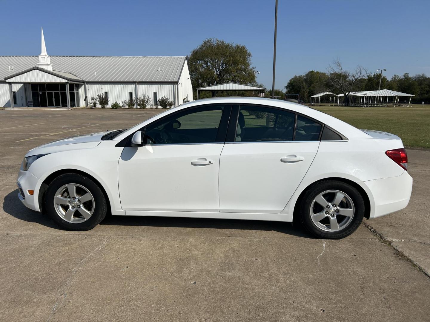 2015 White /Gray Chevrolet Cruze 1LT Auto (1G1PC5SB7F7) with an 1.4L L4 DOHC 16V TURBO engine, 6-Speed Automatic transmission, located at 17760 Hwy 62, Morris, OK, 74445, (918) 733-4887, 35.609104, -95.877060 - 2015 CHEVROLET CRUZE 1.4L L4 DOHC 16V TURBO FFV FWD, A BI-FUEL SYSTEM THAT RUNS ON CNG (COMPRESSED NATURAL GAS) OR GASOLINE. GREAT FOR YOUR EVERYDAY COMMUTE 42 MPG!!!!! THE CHEVROLET CRUZE FEATURES POWER LOCKS, POWER WINDOWS, POWER MIRRORS, MANUAL SEATS, CLOTH SEATS, AM/FM RADIO, CD PLAYER, ON STAR - Photo#6