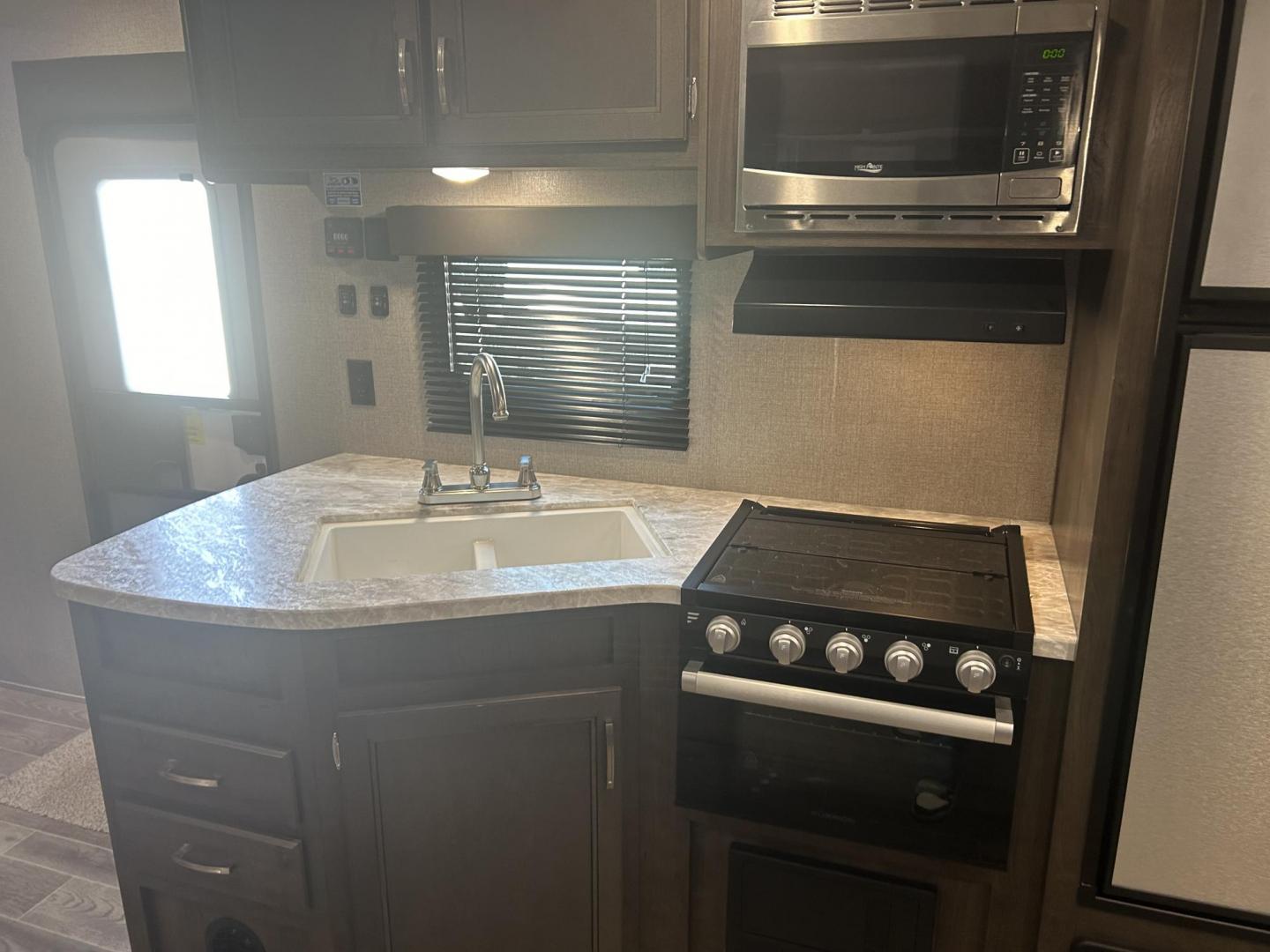 2021 Silver /Gray JAYCO JAY FLIGHT 267BHS (1UJBJ0BP5M1) , located at 17760 Hwy 62, Morris, OK, 74445, 35.609104, -95.877060 - WE HAVE A NICE FAMILY FRIENDLY CAMPER FOR YOU! IT'S PERFECT FOR A LAKE WEEKEND OR HUNTING TRIPS! THIS 2021 JAYCO JAY FLIGHT IS 30FT OVERALL. IN THE FRONT OF THE CAMPER YOU HAVE YOUR BEDROOM WITH QUEEN SIZE BED, OVERHEAD STORAGE WITH BLUE LED LIGHTS, STORAGE UNDERNEATH BED, 2 WARDROBE CLOSETS, IN THE - Photo#10