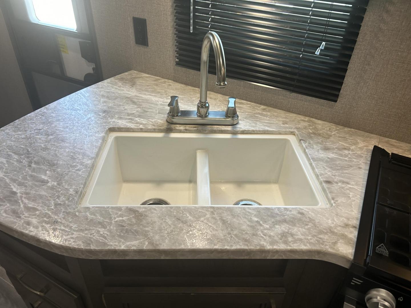 2021 Silver /Gray JAYCO JAY FLIGHT 267BHS (1UJBJ0BP5M1) , located at 17760 Hwy 62, Morris, OK, 74445, 35.609104, -95.877060 - Photo#17