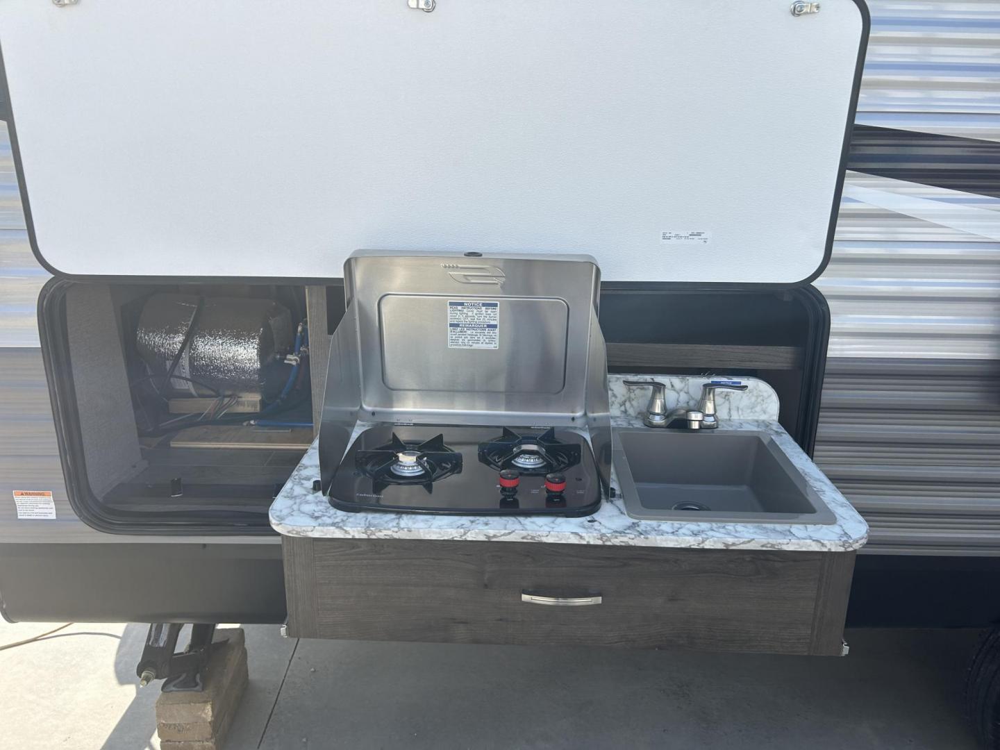 2021 Silver /Gray JAYCO JAY FLIGHT 267BHS (1UJBJ0BP5M1) , located at 17760 Hwy 62, Morris, OK, 74445, 35.609104, -95.877060 - Photo#27