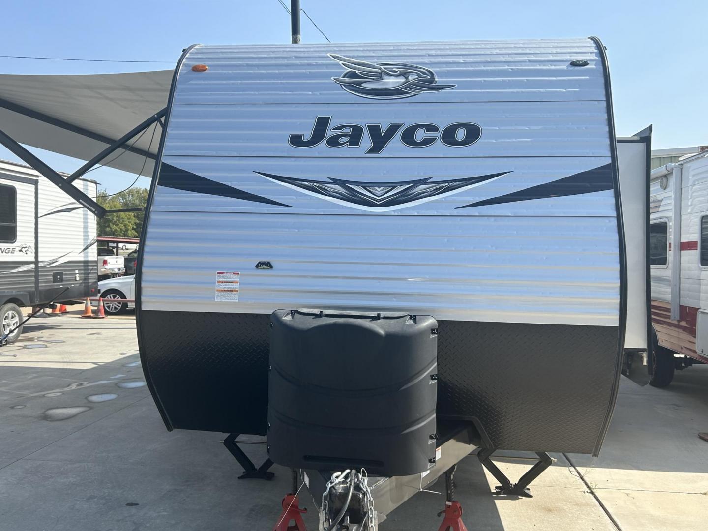 2021 Silver /Gray JAYCO JAY FLIGHT 267BHS (1UJBJ0BP5M1) , located at 17760 Hwy 62, Morris, OK, 74445, 35.609104, -95.877060 - WE HAVE A NICE FAMILY FRIENDLY CAMPER FOR YOU! IT'S PERFECT FOR A LAKE WEEKEND OR HUNTING TRIPS! THIS 2021 JAYCO JAY FLIGHT IS 30FT OVERALL. IN THE FRONT OF THE CAMPER YOU HAVE YOUR BEDROOM WITH QUEEN SIZE BED, OVERHEAD STORAGE WITH BLUE LED LIGHTS, STORAGE UNDERNEATH BED, 2 WARDROBE CLOSETS, IN THE - Photo#6