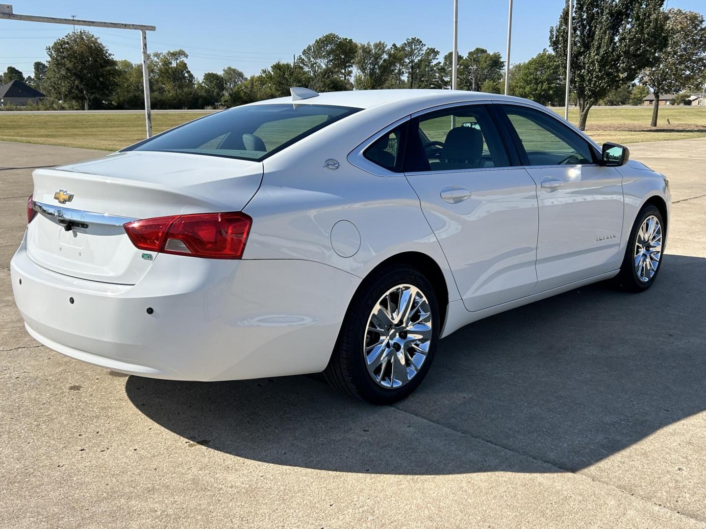 2015 White /BLACK Chevrolet Impala LS (2G11Y5SN8F9) with an 3.6L V6 DOHC 24V CNG engine, 6A transmission, located at 17760 Hwy 62, Morris, OK, 74445, (918) 733-4887, 35.609104, -95.877060 - Photo#5