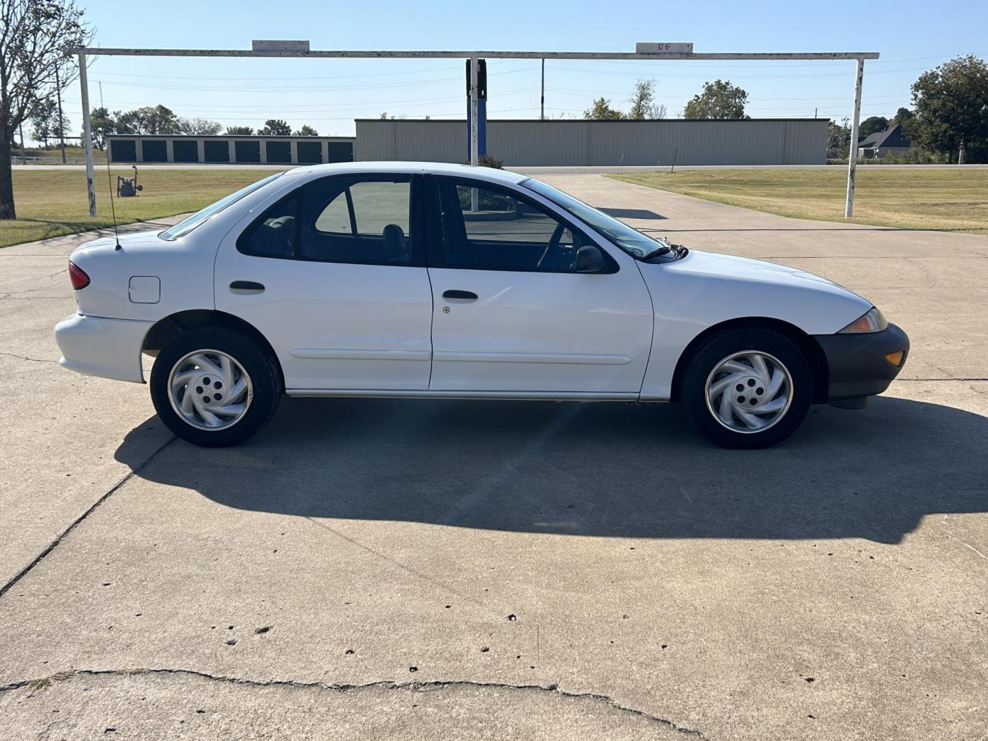 1999 White /BLACK Chevrolet Cavalier Sedan (3G1JC5240XS) with an 2.2L L4 OHV 8V engine, located at 17760 Hwy 62, Morris, OK, 74445, (918) 733-4887, 35.609104, -95.877060 - 1999 CHEVY CAVALIER HAS THE 2.2L L4 OHV 8V ENGINE. THIS IS A BI-FUEL SYSTEM THAT RUNS ON CNG OR GASOLINE. IT FEATURES AM/FM RADIO, MANUAL SEATS, MANUAL LOCKS, MANUAL WINDOWS, AND CLOTH INTERIOR. EQUIPPED WITH A IMPCO BI-FUEL CNG FUEL SYSTEM. IT RUNS ON COMPRESSED NATURAL GAS OR GASOLINE. A PREMIER A - Photo#3