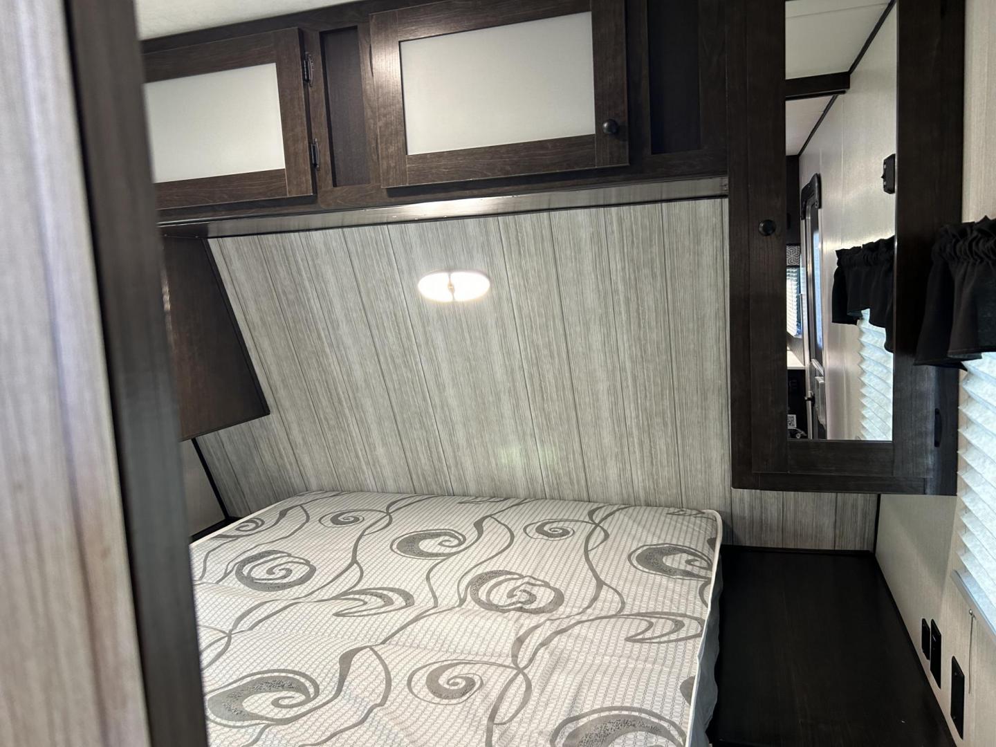 2021 Silver /TAN Breckenridge PIONEER BH270 (5SFPB3222ME) , located at 17760 Hwy 62, Morris, OK, 74445, 35.609104, -95.877060 - THIS IS THE PERFECT FAMILY FRIENDLY CAMPER FOR YOU! THIS 2021 BRECKENRIDGE PIONEER IS 32FT OVERALL WITH A 14FT POWER AWNING. IN THE FRONT YOU HAVE YOUR MASTER BEDROOM WITH QUEEN SIZE BED, OVERHEAD STORAGE AND STORAGE UNDER THE BED, 2 WARDROBE CLOSETS, IN THE MIDDLE IS YOUR LIVING / KITCHEN AREA, ENT - Photo#21