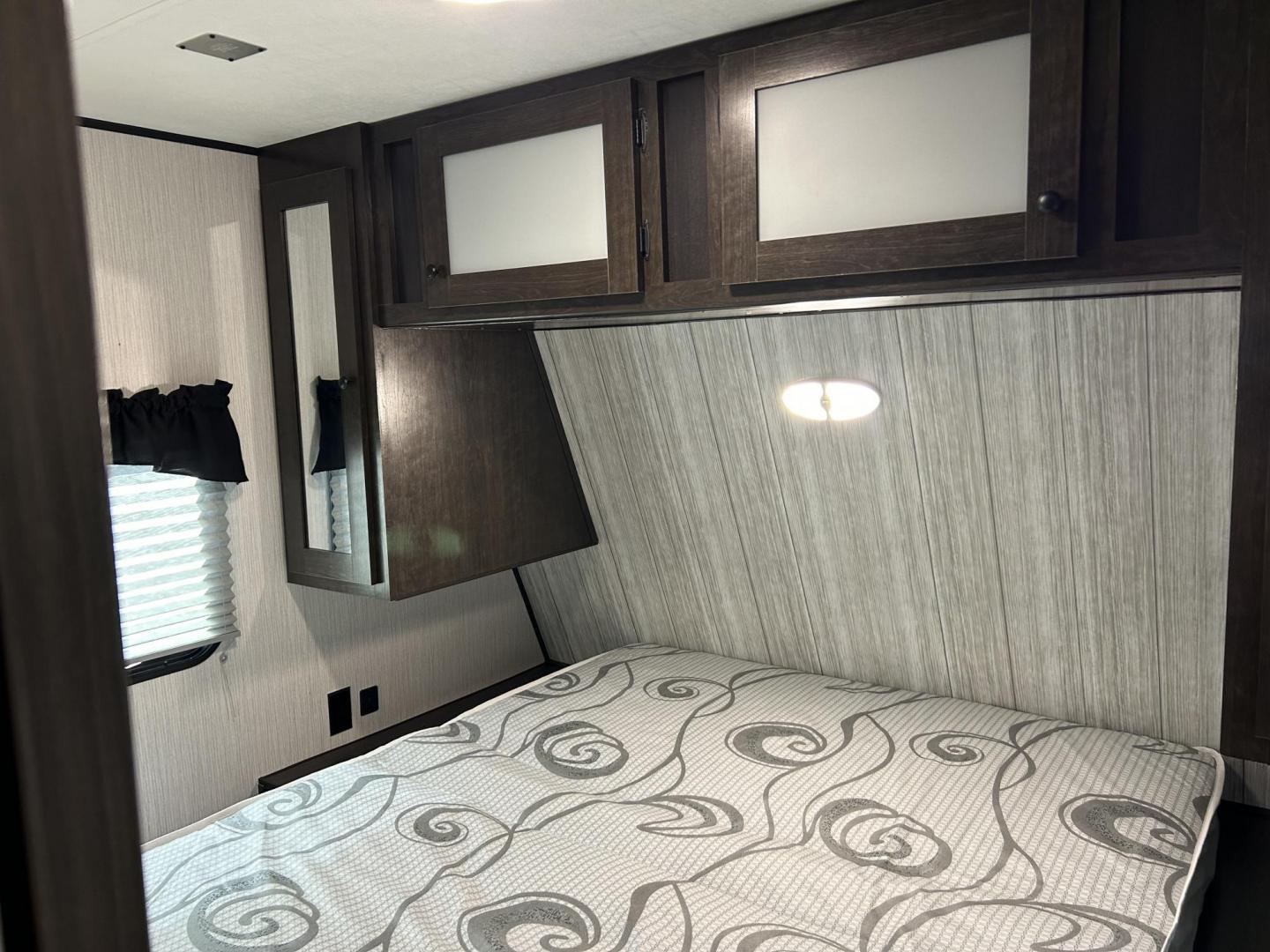 2021 Silver /TAN Breckenridge PIONEER BH270 (5SFPB3222ME) , located at 17760 Hwy 62, Morris, OK, 74445, 35.609104, -95.877060 - THIS IS THE PERFECT FAMILY FRIENDLY CAMPER FOR YOU! THIS 2021 BRECKENRIDGE PIONEER IS 32FT OVERALL WITH A 14FT POWER AWNING. IN THE FRONT YOU HAVE YOUR MASTER BEDROOM WITH QUEEN SIZE BED, OVERHEAD STORAGE AND STORAGE UNDER THE BED, 2 WARDROBE CLOSETS, IN THE MIDDLE IS YOUR LIVING / KITCHEN AREA, ENT - Photo#24