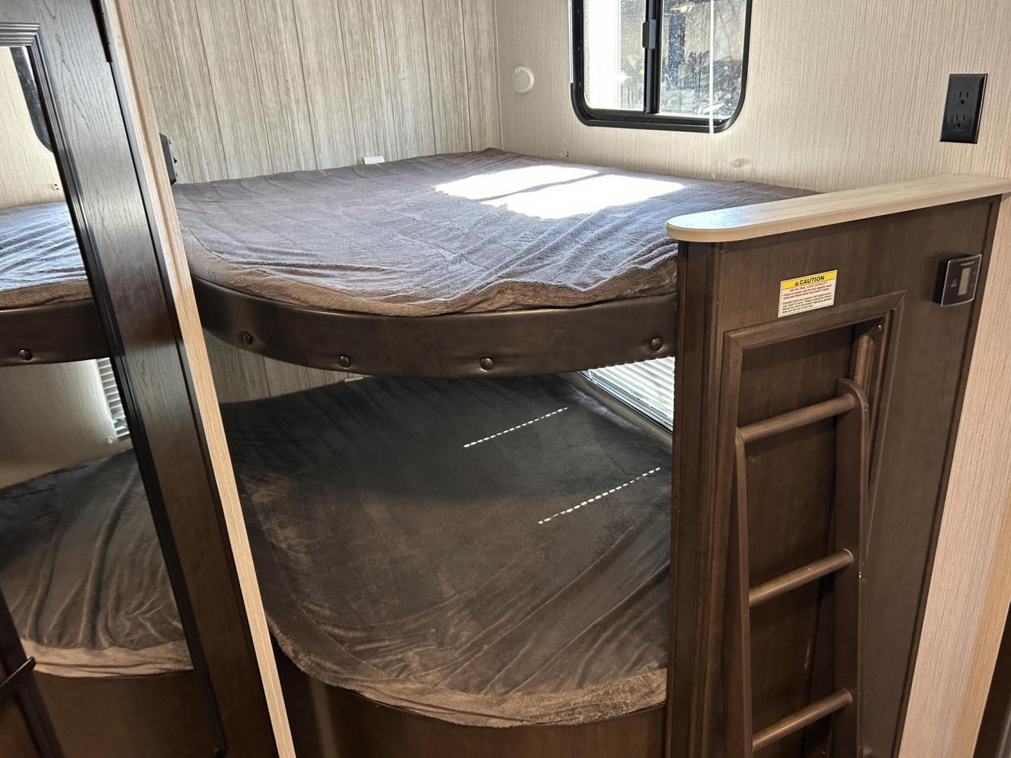 2021 Silver /TAN Breckenridge PIONEER BH270 (5SFPB3222ME) , located at 17760 Hwy 62, Morris, OK, 74445, 35.609104, -95.877060 - THIS IS THE PERFECT FAMILY FRIENDLY CAMPER FOR YOU! THIS 2021 BRECKENRIDGE PIONEER IS 32FT OVERALL WITH A 14FT POWER AWNING. IN THE FRONT YOU HAVE YOUR MASTER BEDROOM WITH QUEEN SIZE BED, OVERHEAD STORAGE AND STORAGE UNDER THE BED, 2 WARDROBE CLOSETS, IN THE MIDDLE IS YOUR LIVING / KITCHEN AREA, ENT - Photo#25