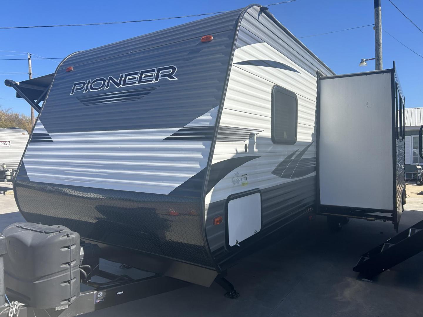 2021 Silver /TAN Breckenridge PIONEER BH270 (5SFPB3222ME) , located at 17760 Hwy 62, Morris, OK, 74445, 35.609104, -95.877060 - THIS IS THE PERFECT FAMILY FRIENDLY CAMPER FOR YOU! THIS 2021 BRECKENRIDGE PIONEER IS 32FT OVERALL WITH A 14FT POWER AWNING. IN THE FRONT YOU HAVE YOUR MASTER BEDROOM WITH QUEEN SIZE BED, OVERHEAD STORAGE AND STORAGE UNDER THE BED, 2 WARDROBE CLOSETS, IN THE MIDDLE IS YOUR LIVING / KITCHEN AREA, ENT - Photo#5