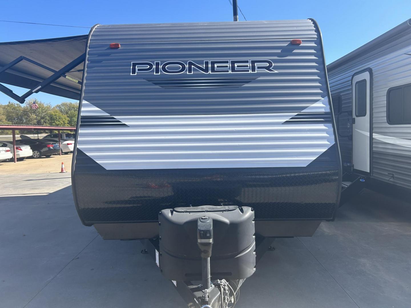 2021 Silver /TAN Breckenridge PIONEER BH270 (5SFPB3222ME) , located at 17760 Hwy 62, Morris, OK, 74445, 35.609104, -95.877060 - THIS IS THE PERFECT FAMILY FRIENDLY CAMPER FOR YOU! THIS 2021 BRECKENRIDGE PIONEER IS 32FT OVERALL WITH A 14FT POWER AWNING. IN THE FRONT YOU HAVE YOUR MASTER BEDROOM WITH QUEEN SIZE BED, OVERHEAD STORAGE AND STORAGE UNDER THE BED, 2 WARDROBE CLOSETS, IN THE MIDDLE IS YOUR LIVING / KITCHEN AREA, ENT - Photo#6