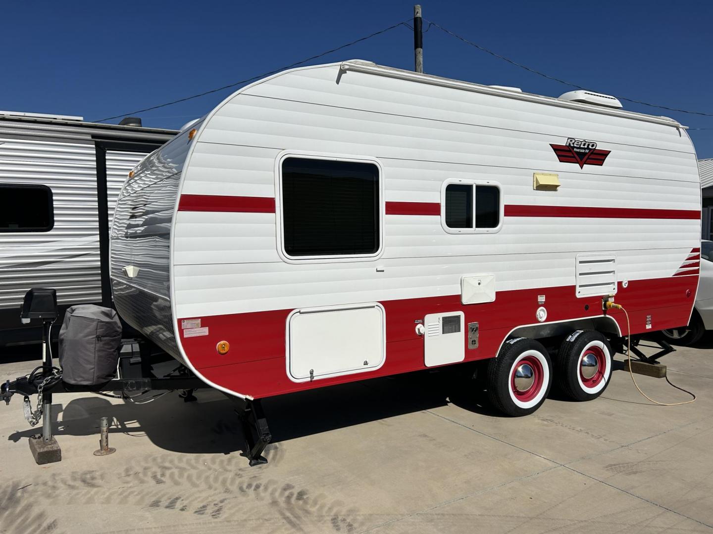 2018 White /TAN RIVERSIDE RETRO 180R (59CCC3326JL) , located at 17760 Hwy 62, Morris, OK, 74445, 35.609104, -95.877060 - Photo#4