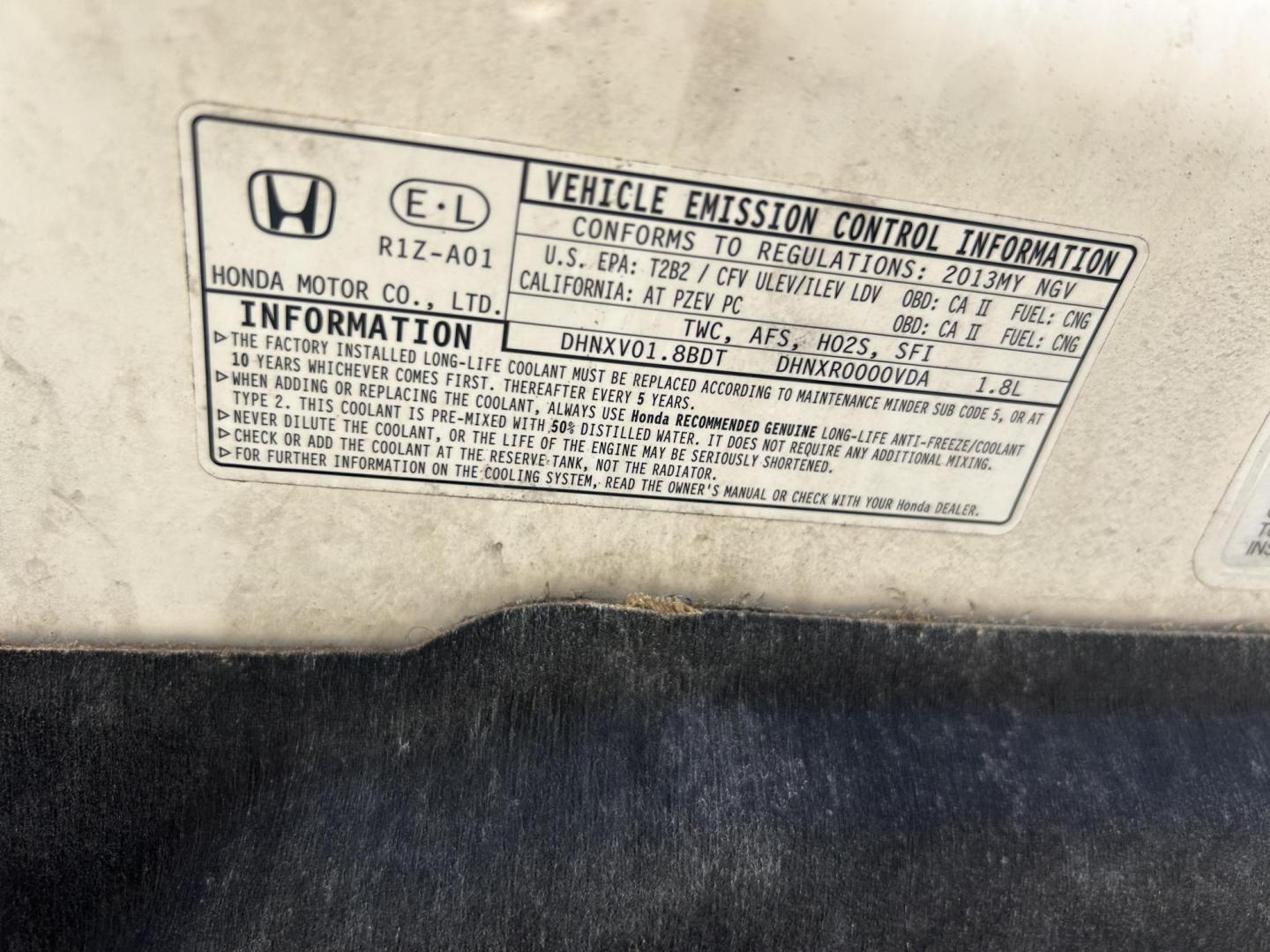 2013 White /Gray Honda Civic CNG Sedan 5-Speed AT (19XFB5F51DE) with an 1.8L L4 SOHC 16V CNG engine, 5A transmission, located at 17760 Hwy 62, Morris, OK, 74445, (918) 733-4887, 35.609104, -95.877060 - 2013 HONDA CIVIC DEDICATED CNG (RUNS ONLY ON COMPRESSED NATURAL GAS) HAS A 1.8L 4 CYLINDER ENGINE AND IS 2WD. FEATURES MANUAL SEATS, POWER LOCKS, POWER MIRRORS, POWER WINDOWS. HAS AM/FM RADIO, CD PLAYER, AUX PORT, USB PORT, CRUISE CONTROL, MULTI-FUNCTION STEERING WHEEL CONTROL, TRACTION CONTROL AND - Photo#18