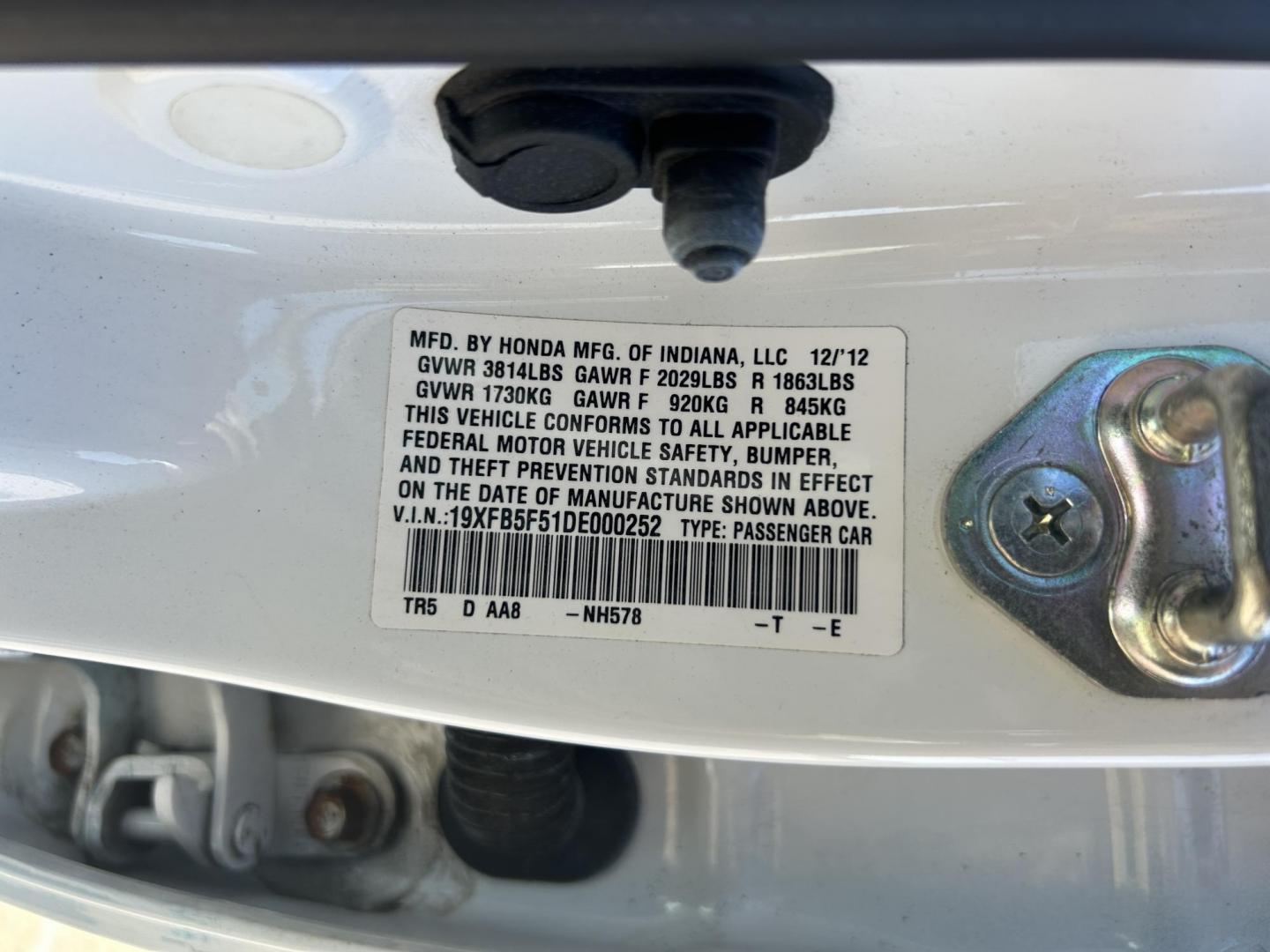 2013 White /Gray Honda Civic CNG Sedan 5-Speed AT (19XFB5F51DE) with an 1.8L L4 SOHC 16V CNG engine, 5A transmission, located at 17760 Hwy 62, Morris, OK, 74445, (918) 733-4887, 35.609104, -95.877060 - 2013 HONDA CIVIC DEDICATED CNG (RUNS ONLY ON COMPRESSED NATURAL GAS) HAS A 1.8L 4 CYLINDER ENGINE AND IS 2WD. FEATURES MANUAL SEATS, POWER LOCKS, POWER MIRRORS, POWER WINDOWS. HAS AM/FM RADIO, CD PLAYER, AUX PORT, USB PORT, CRUISE CONTROL, MULTI-FUNCTION STEERING WHEEL CONTROL, TRACTION CONTROL AND - Photo#23