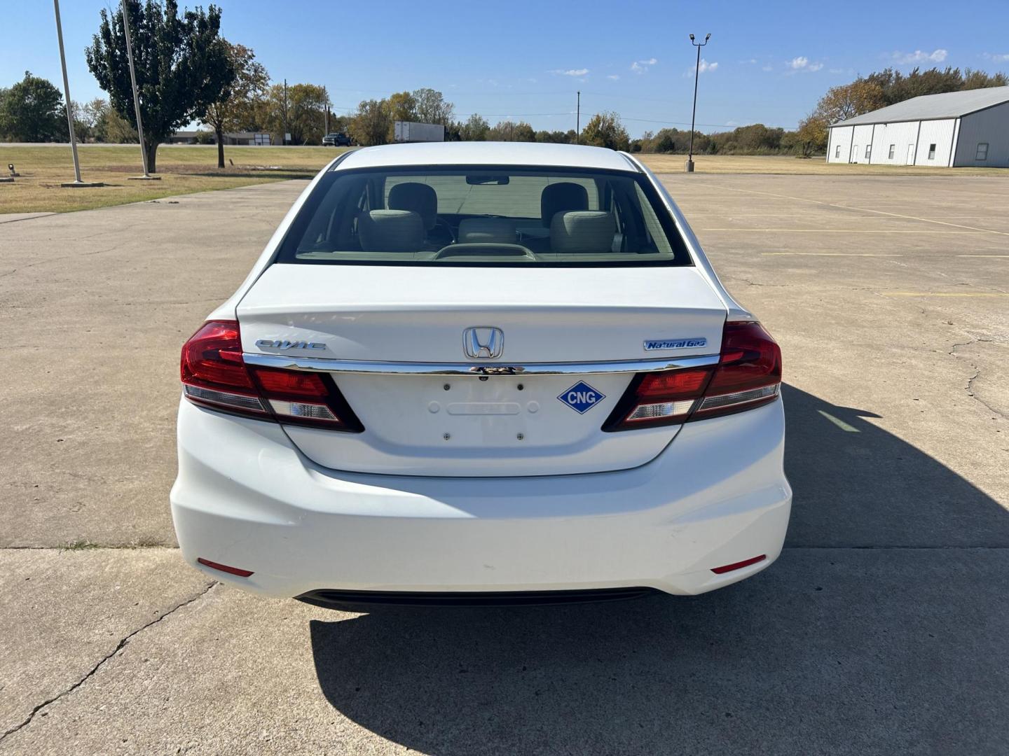 2013 White /Gray Honda Civic CNG Sedan 5-Speed AT (19XFB5F51DE) with an 1.8L L4 SOHC 16V CNG engine, 5A transmission, located at 17760 Hwy 62, Morris, OK, 74445, (918) 733-4887, 35.609104, -95.877060 - 2013 HONDA CIVIC DEDICATED CNG (RUNS ONLY ON COMPRESSED NATURAL GAS) HAS A 1.8L 4 CYLINDER ENGINE AND IS 2WD. FEATURES MANUAL SEATS, POWER LOCKS, POWER MIRRORS, POWER WINDOWS. HAS AM/FM RADIO, CD PLAYER, AUX PORT, USB PORT, CRUISE CONTROL, MULTI-FUNCTION STEERING WHEEL CONTROL, TRACTION CONTROL AND - Photo#5