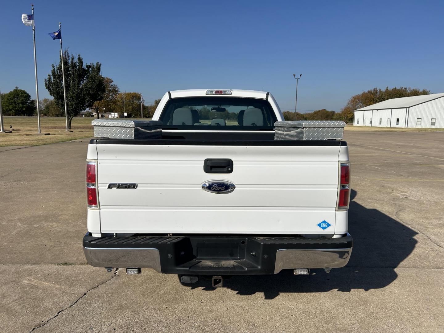 2014 White /Gray Ford F-150 XLT SuperCab 8-ft. Bed 2WD (1FTEX1CM7EK) with an 3.7L V6 DOHC 24V engine, 6-Speed Automatic transmission, located at 17760 Hwy 62, Morris, OK, 74445, (918) 733-4887, 35.609104, -95.877060 - Photo#6