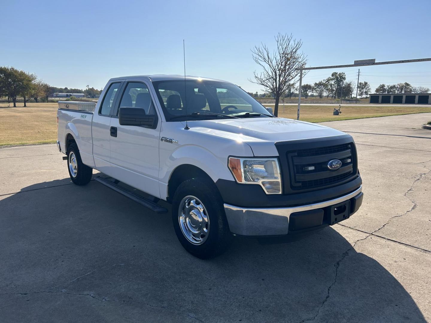 2014 White /Gray Ford F-150 XLT SuperCab 8-ft. Bed 2WD (1FTEX1CM7EK) with an 3.7L V6 DOHC 24V engine, 6-Speed Automatic transmission, located at 17760 Hwy 62, Morris, OK, 74445, (918) 733-4887, 35.609104, -95.877060 - Photo#1