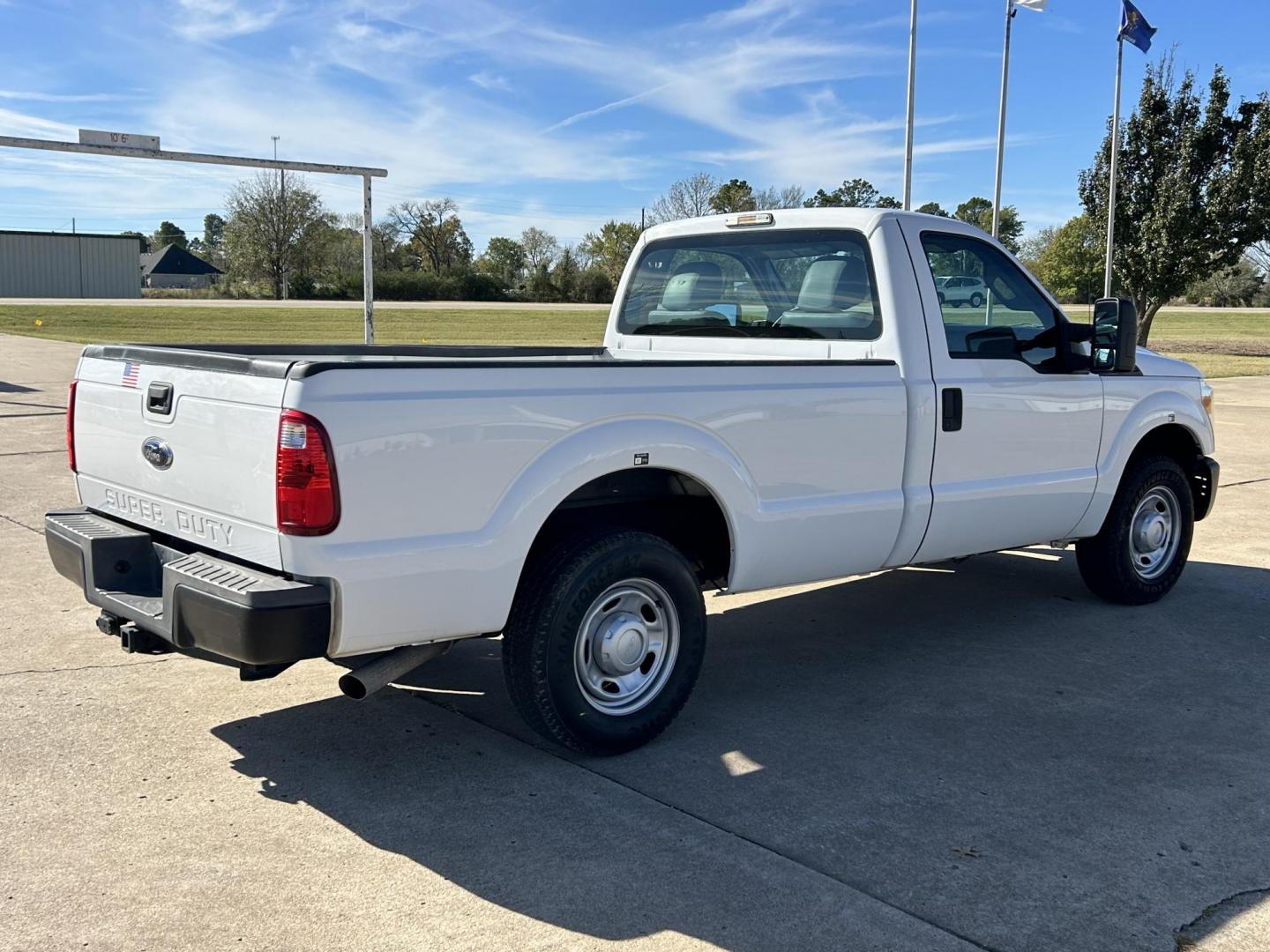 2013 White /Gray Ford F-250 SD 2WD (1FTBF2A6XDE) with an 6.2L V8 OHV 16V engine, 6-Speed Automatic transmission, located at 17760 Hwy 62, Morris, OK, 74445, (918) 733-4887, 35.609104, -95.877060 - Photo#4