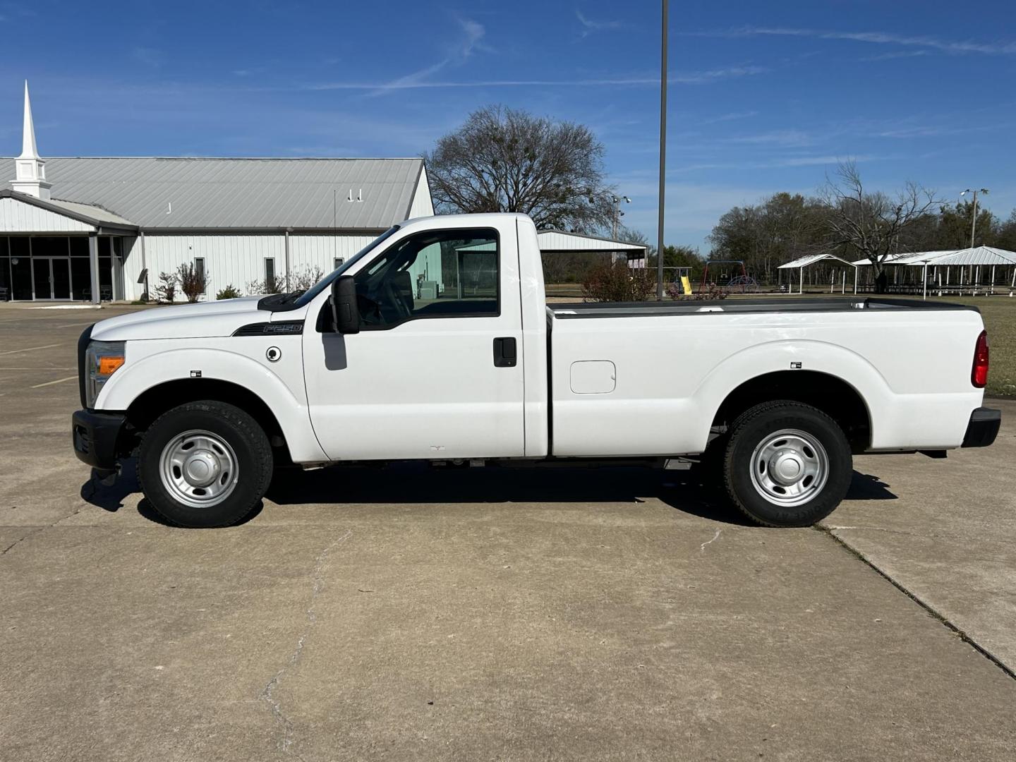 2013 White /Gray Ford F-250 SD 2WD (1FTBF2A6XDE) with an 6.2L V8 OHV 16V engine, 6-Speed Automatic transmission, located at 17760 Hwy 62, Morris, OK, 74445, (918) 733-4887, 35.609104, -95.877060 - Photo#7