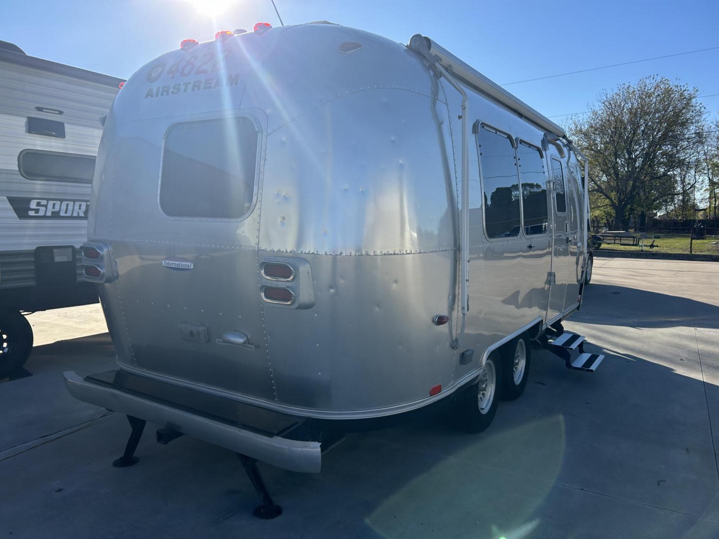 2005 Silver Airstream INTERNATIONAL 25CCD 25CCD (1STBFAF235J) , located at 17760 Hwy 62, Morris, OK, 74445, 35.609104, -95.877060 - LET THE ADVENTURES BEGIN WITH THIS 2005 22FT AIRSTREAM INTERNATIONAL. IN THE FRONT IS THE BEDROOM WITH A FULL SIZE BED AND STORAGE UNDER THE BED, TV ON A MOUNT WITH DVD PLAYER, CLOSET/PANTRY, IN THE KITCHEN AND LIVING AREA IS A MINI FRIDGE, 3 BURNER STOVE (NO OVEN), MICROWAVE, STAINLESS STEEL SINK A - Photo#2