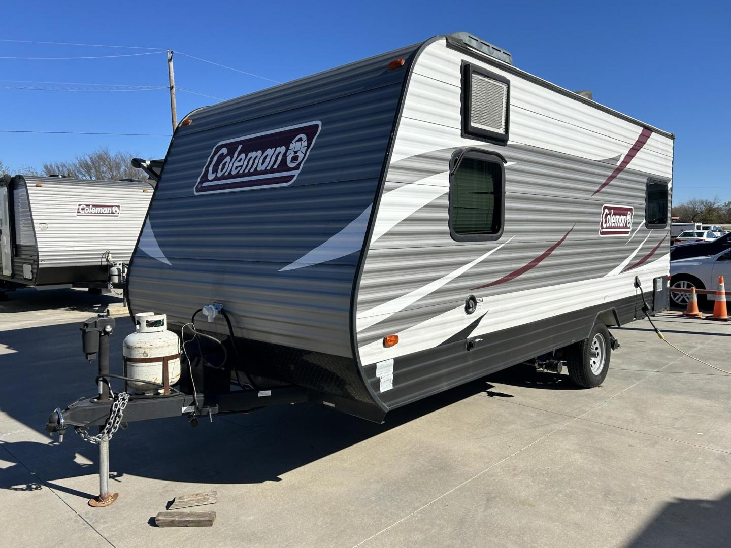 2017 Silver /TAN COLEMAN LANTERN 17RD 17RD (4YDT17R15HH) , located at 17760 Hwy 62, Morris, OK, 74445, 35.609104, -95.877060 - Photo#6