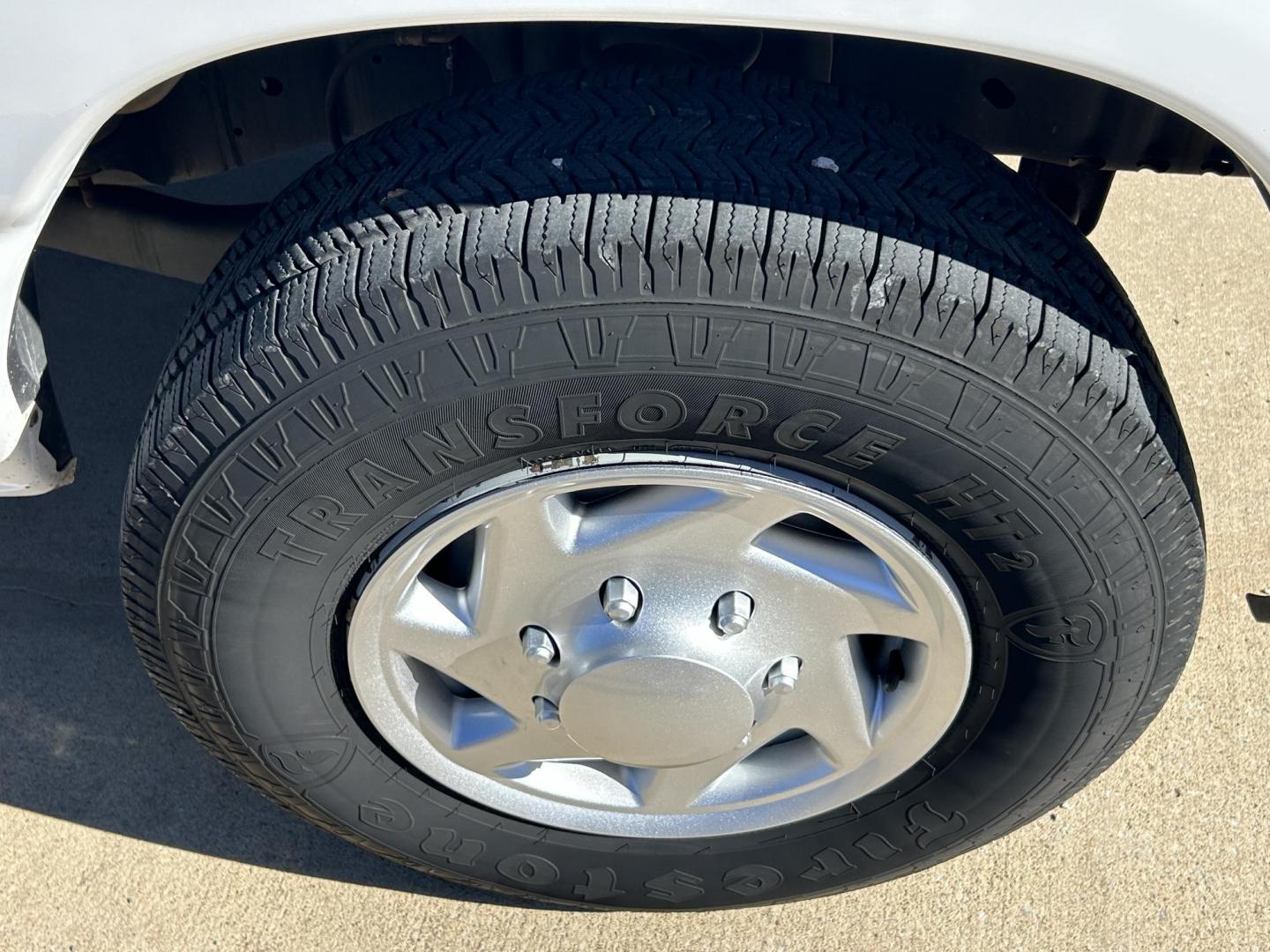 2013 White /Gray Ford E-Series Wagon E-350 XLT Super Duty Extended (1FBSS3BL2DD) with an 5.4L V8 SOHC 16V FFV engine, located at 17760 Hwy 62, Morris, OK, 74445, (918) 733-4887, 35.609104, -95.877060 - 2013 FORD E-350 15 PASSENGER VAN DEDICATED CNG ONLY RUNS ON COMPRESSED NATURAL GAS IT HAS THE 5.4L V8 ENIGINE. IT FEATURES POWER LOCKS, POWER WINDOWS, POWER MIRRORS, LEATHER INTERIOR, AM/FM RADIO, AUXILARY PORT, FRONT AND REAR A/C, TRACTION CONTROL, CRUISE CONTROL, 15 PASSENGER VAN, EQUIPPED WITH I - Photo#25