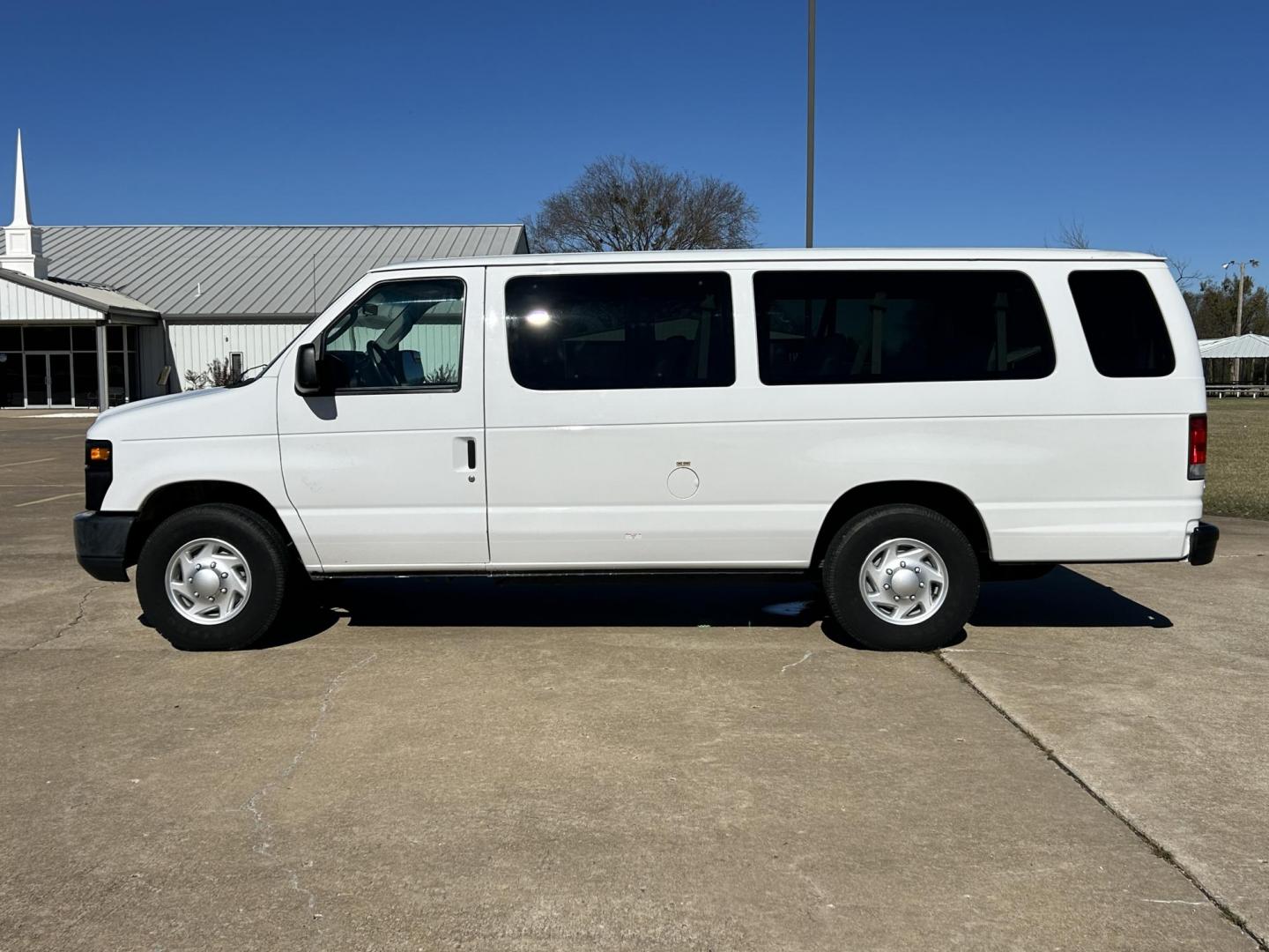 2013 White /Gray Ford E-Series Wagon E-350 XLT Super Duty Extended (1FBSS3BL2DD) with an 5.4L V8 SOHC 16V FFV engine, located at 17760 Hwy 62, Morris, OK, 74445, (918) 733-4887, 35.609104, -95.877060 - 2013 FORD E-350 15 PASSENGER VAN DEDICATED CNG ONLY RUNS ON COMPRESSED NATURAL GAS IT HAS THE 5.4L V8 ENIGINE. IT FEATURES POWER LOCKS, POWER WINDOWS, POWER MIRRORS, LEATHER INTERIOR, AM/FM RADIO, AUXILARY PORT, FRONT AND REAR A/C, TRACTION CONTROL, CRUISE CONTROL, 15 PASSENGER VAN, EQUIPPED WITH I - Photo#7