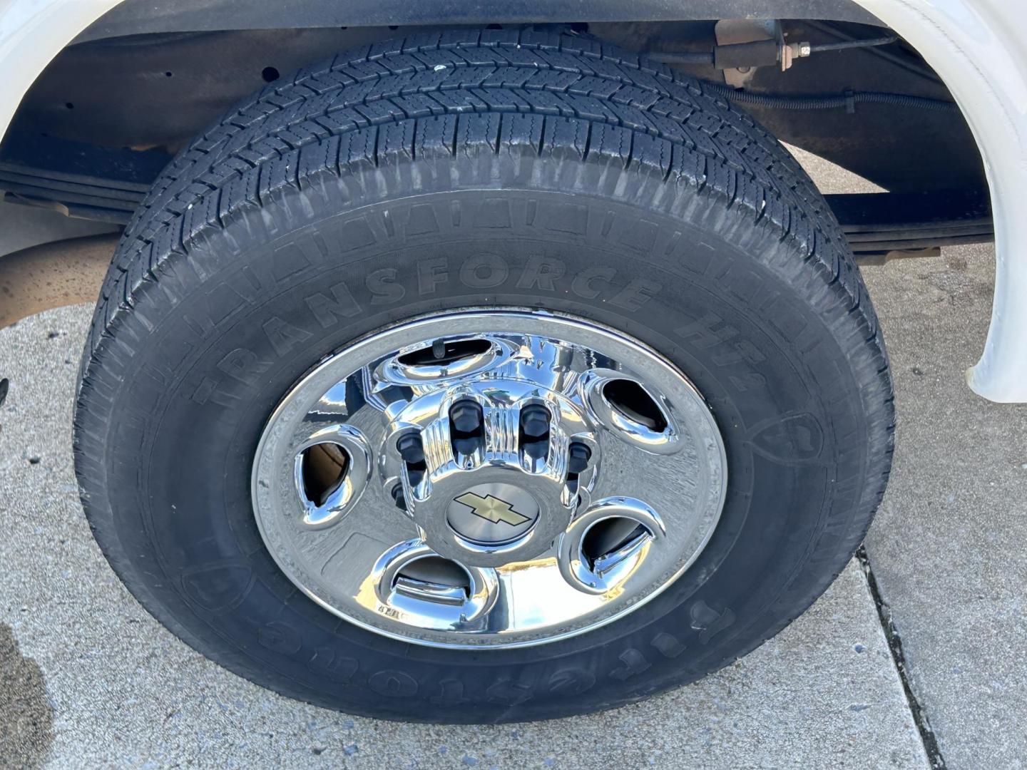 2014 White /BLACK Chevrolet Express 2500 Cargo (1GCWGFCB8E1) with an 6.0L V8 OHV 16V CNG engine, 6A transmission, located at 17760 Hwy 62, Morris, OK, 74445, (918) 733-4887, 35.609104, -95.877060 - 2014 CHEVROLET EXPRESS CARGO VAN 6.0L V8 RWD FEATURING POWER LOCKS, POWER WINDOWS, POWER MIRRORS, MANUAL SEATS, AM/FM STEREO, LEATHER SEATS, TRACTION CONTROL, SPLIT SWING-OUT RIGHT DOORS AND REAR DOORS, TRAILER HITCH AND TOW PACKAGE. EQUIPPED WITH A CNG FUEL SYSTEM THAT RUNS ON COMPRESSED NATURAL GA - Photo#21