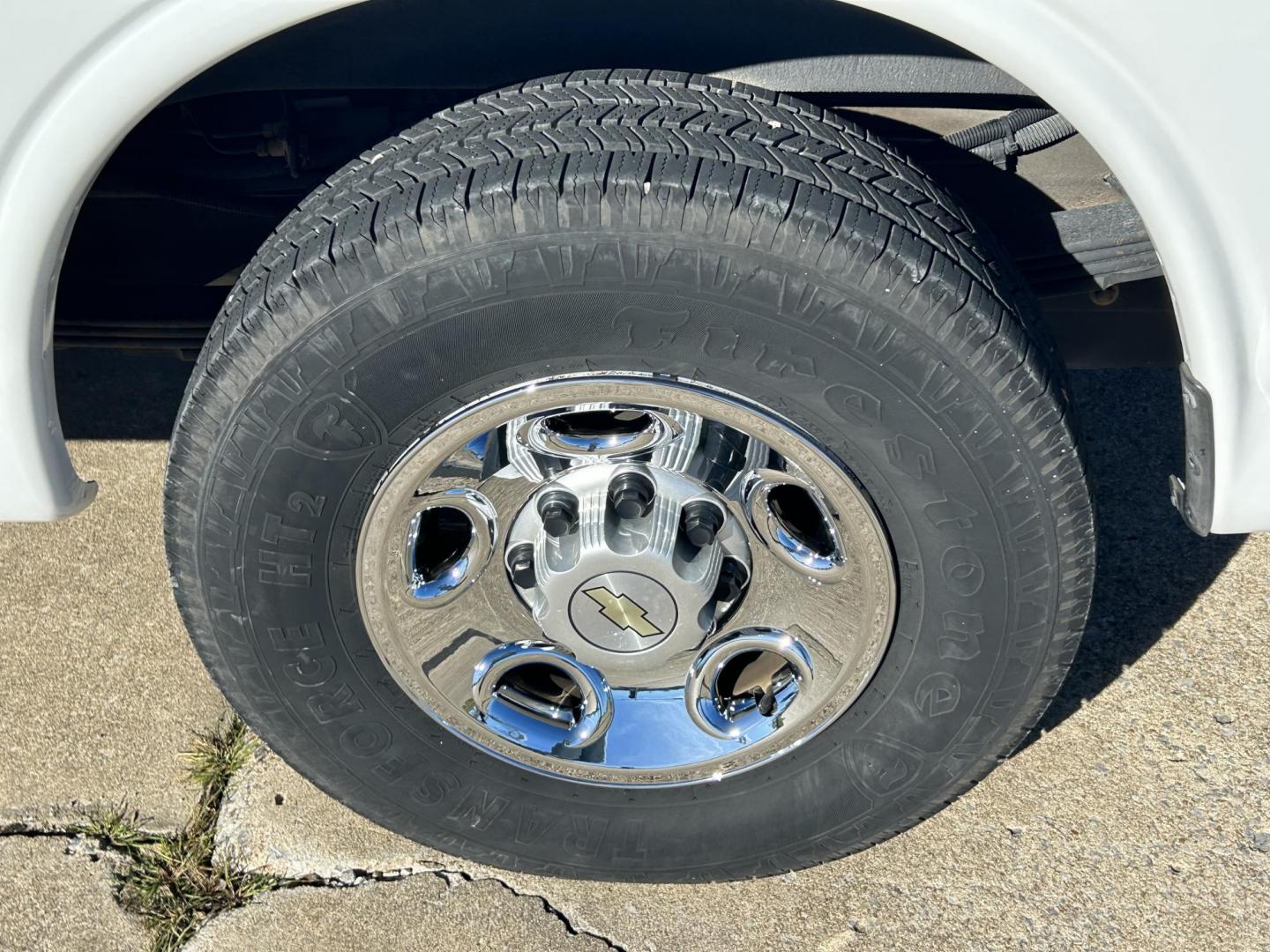 2014 White /BLACK Chevrolet Express 2500 Cargo (1GCWGFCB8E1) with an 6.0L V8 OHV 16V CNG engine, 6A transmission, located at 17760 Hwy 62, Morris, OK, 74445, (918) 733-4887, 35.609104, -95.877060 - 2014 CHEVROLET EXPRESS CARGO VAN 6.0L V8 RWD FEATURING POWER LOCKS, POWER WINDOWS, POWER MIRRORS, MANUAL SEATS, AM/FM STEREO, LEATHER SEATS, TRACTION CONTROL, SPLIT SWING-OUT RIGHT DOORS AND REAR DOORS, TRAILER HITCH AND TOW PACKAGE. EQUIPPED WITH A CNG FUEL SYSTEM THAT RUNS ON COMPRESSED NATURAL GA - Photo#22