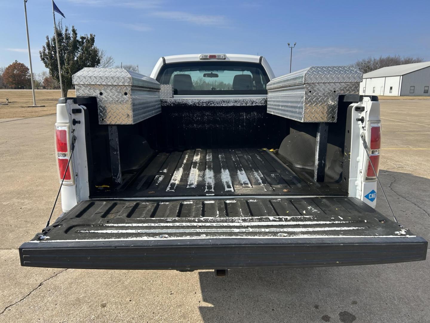 2011 White /Gray Ford F-150 STX 6.5-ft. Bed 2WD (1FTPF1CF4BK) with an 5.0L V8 OHV 16V engine, 4-Speed Automatic transmission, located at 17760 Hwy 62, Morris, OK, 74445, (918) 733-4887, 35.609104, -95.877060 - 2011 FORD F-150 HAS THE 5.0L V8 AND IS RWD. FEATURES POWER LOCKS, POWER WINDOWS, POWER MIRRORS, AM/FM STEREO, CLOTH INTERIOR, BED LINER, CRUISE CONTROL, TRACTION CONTROL, MULTI-FUNCTION STEERING CONTROL. A PREMIER ALTERNATIVE FUEL CONVERSION THAT IS EPA-APPROVED. EXTREMELY CLEAN-BURNING AND EFFICIEN - Photo#16