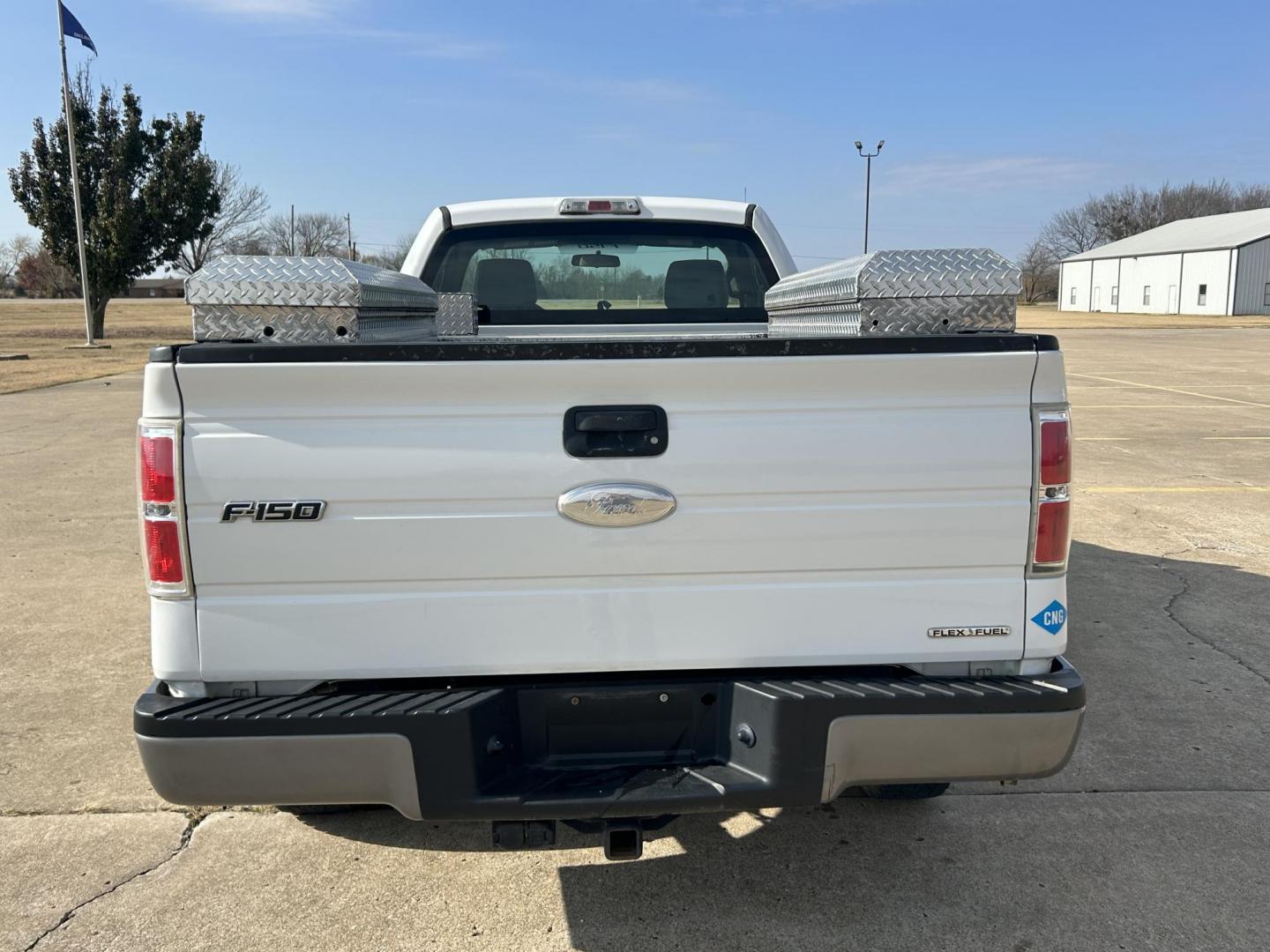 2011 White /Gray Ford F-150 STX 6.5-ft. Bed 2WD (1FTPF1CF4BK) with an 5.0L V8 OHV 16V engine, 4-Speed Automatic transmission, located at 17760 Hwy 62, Morris, OK, 74445, (918) 733-4887, 35.609104, -95.877060 - 2011 FORD F-150 HAS THE 5.0L V8 AND IS RWD. FEATURES POWER LOCKS, POWER WINDOWS, POWER MIRRORS, AM/FM STEREO, CLOTH INTERIOR, BED LINER, CRUISE CONTROL, TRACTION CONTROL, MULTI-FUNCTION STEERING CONTROL. A PREMIER ALTERNATIVE FUEL CONVERSION THAT IS EPA-APPROVED. EXTREMELY CLEAN-BURNING AND EFFICIEN - Photo#5