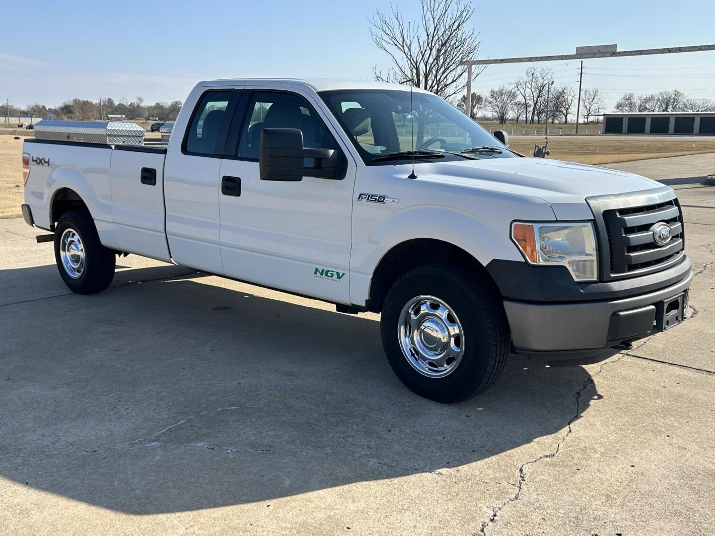 2012 White /Gray Ford F-150 XL 4WD (1FTVX1EFXCK) with an 5.0L V8 OHV 16V engine, 6-Speed Automatic transmission, located at 17760 Hwy 62, Morris, OK, 74445, (918) 733-4887, 35.609104, -95.877060 - Photo#1