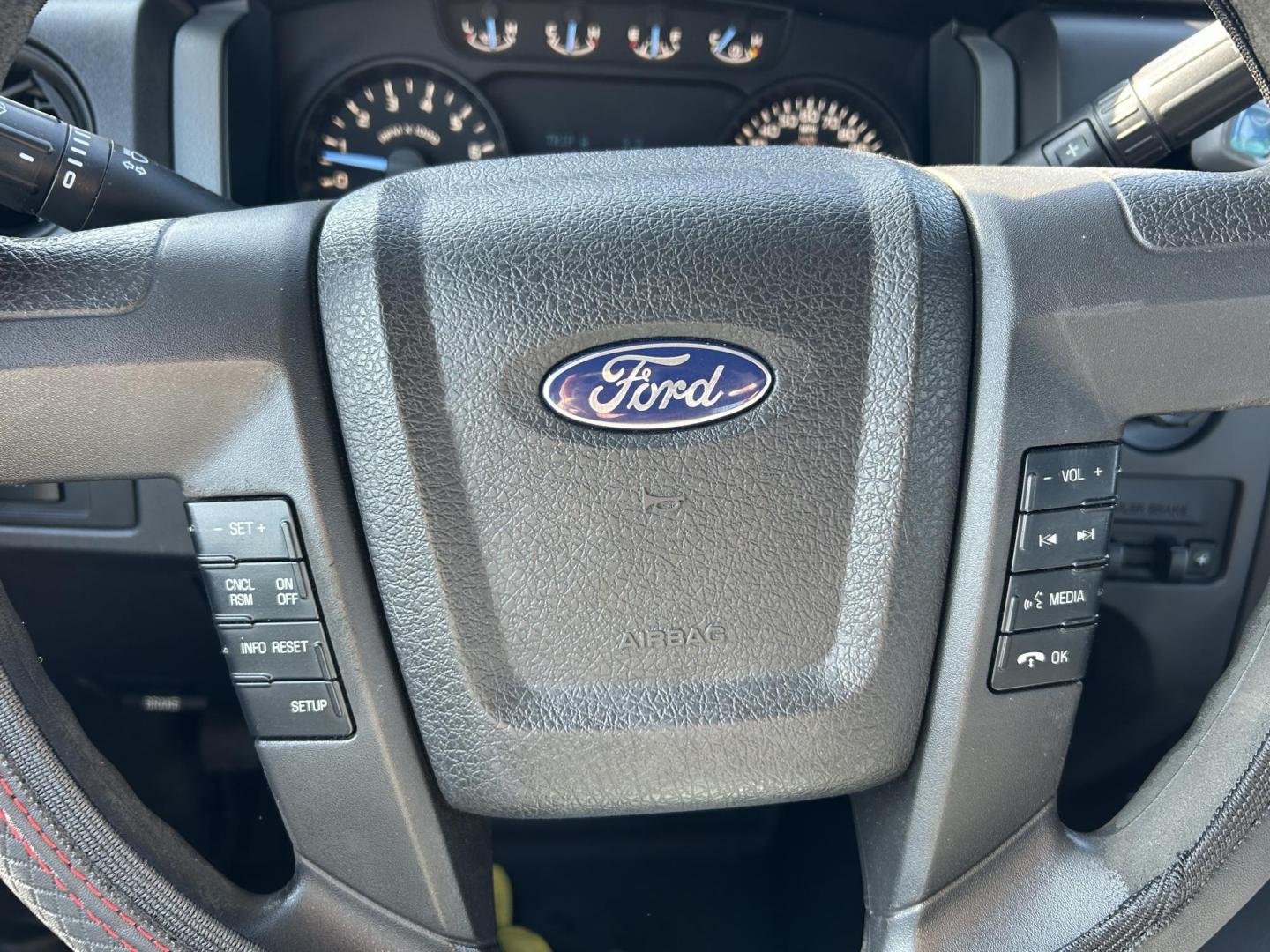 2012 White /Gray Ford F-150 XL 4WD (1FTVX1EFXCK) with an 5.0L V8 OHV 16V engine, 6-Speed Automatic transmission, located at 17760 Hwy 62, Morris, OK, 74445, (918) 733-4887, 35.609104, -95.877060 - Photo#11