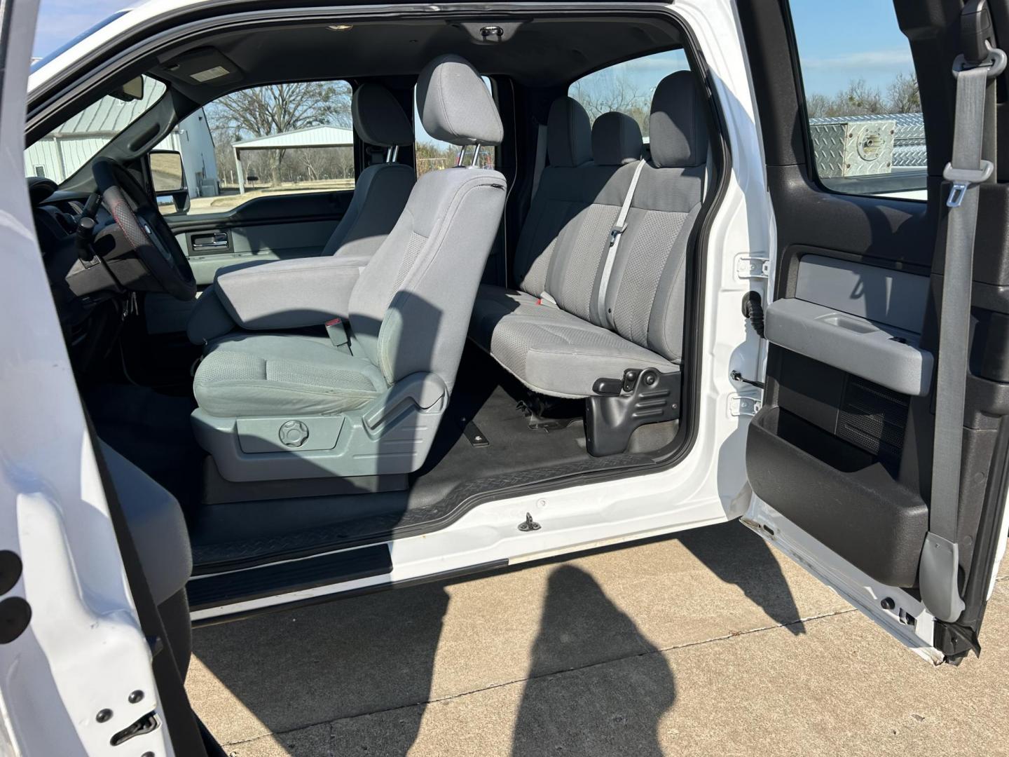 2012 White /Gray Ford F-150 XL 4WD (1FTVX1EFXCK) with an 5.0L V8 OHV 16V engine, 6-Speed Automatic transmission, located at 17760 Hwy 62, Morris, OK, 74445, (918) 733-4887, 35.609104, -95.877060 - Photo#16