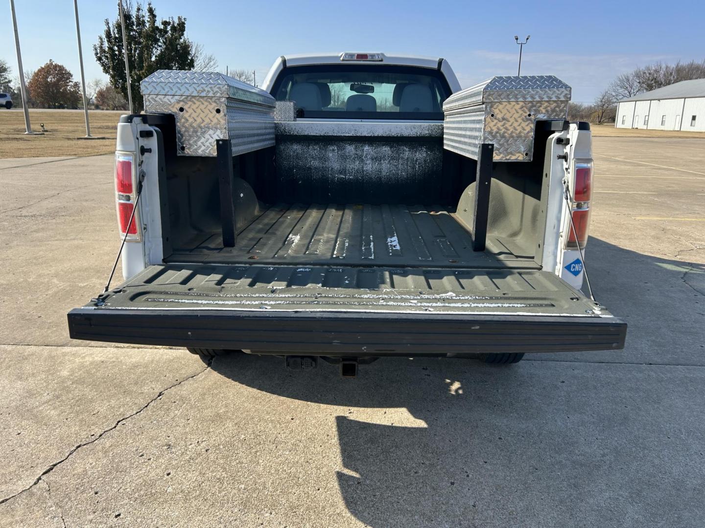 2012 White /Gray Ford F-150 XL 4WD (1FTVX1EFXCK) with an 5.0L V8 OHV 16V engine, 6-Speed Automatic transmission, located at 17760 Hwy 62, Morris, OK, 74445, (918) 733-4887, 35.609104, -95.877060 - Photo#17