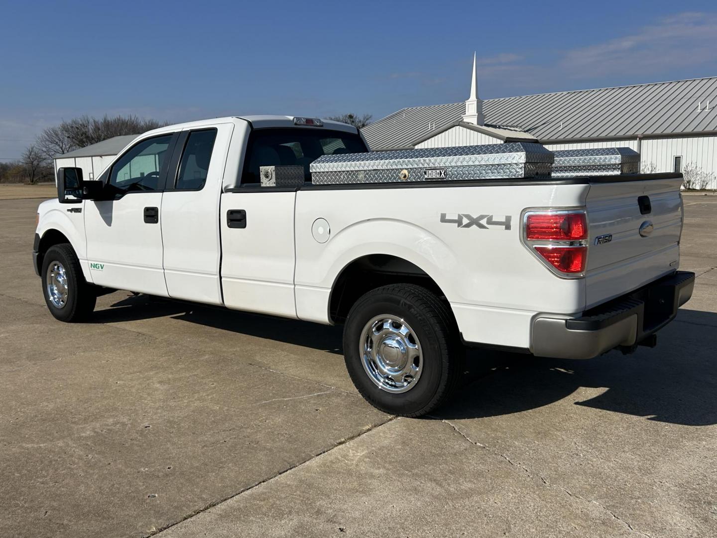 2012 White /Gray Ford F-150 XL 4WD (1FTVX1EFXCK) with an 5.0L V8 OHV 16V engine, 6-Speed Automatic transmission, located at 17760 Hwy 62, Morris, OK, 74445, (918) 733-4887, 35.609104, -95.877060 - Photo#6