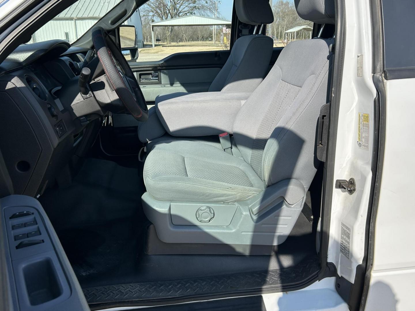 2012 White /Gray Ford F-150 XL 4WD (1FTVX1EFXCK) with an 5.0L V8 OHV 16V engine, 6-Speed Automatic transmission, located at 17760 Hwy 62, Morris, OK, 74445, (918) 733-4887, 35.609104, -95.877060 - Photo#8