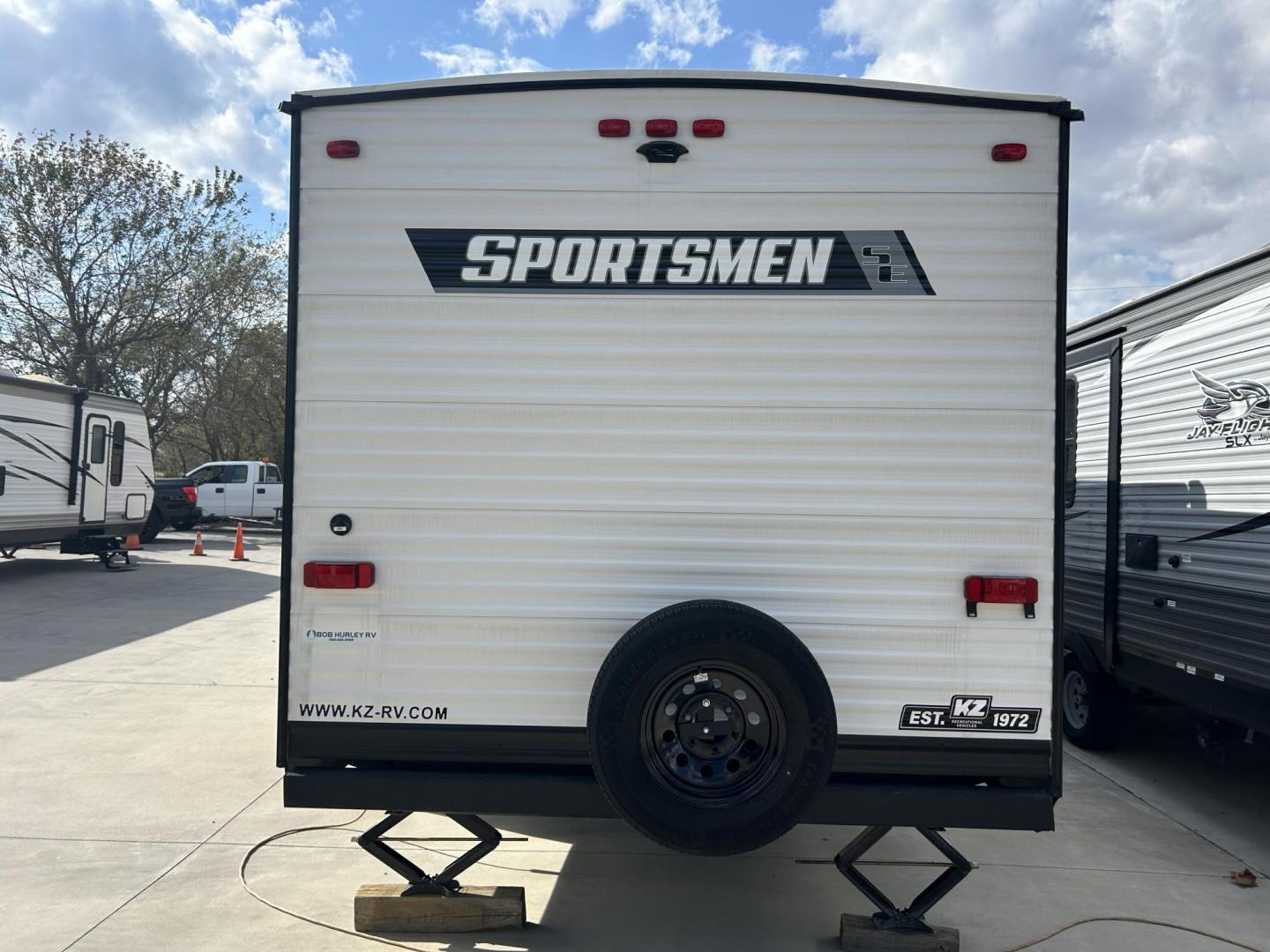 2023 Silver /TAN KZ SPORTSMAN 301BHKSE (4EZTU3020P5) , located at 17760 Hwy 62, Morris, OK, 74445, 35.609104, -95.877060 - HERE IS THE RIGHT CAMPER FOR YOU AND YOUR FAMILY. A 2023 SPORTSMAN KZ 33FT OVERALL (NEVER USED) WITH A 16FT POWER AWNING. IN THE FRONT OF THE CAMPER IS THE MASTER BEDROOM WITH QUEEN SIZE BED, OVERHEAD SHELF, AND 2 WARDROBE CLOSETS. IN THE LIVING/KITCHEN AREA YOU HAVE AN ENTERTAMENT CENTER WITH SOUND - Photo#2