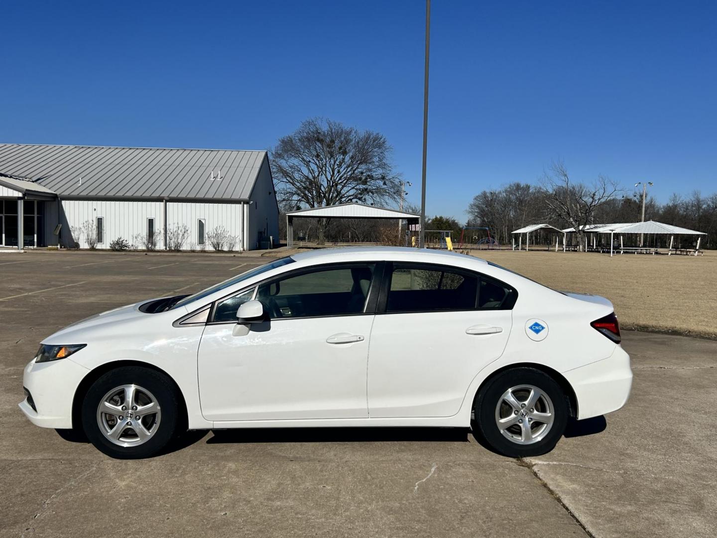 2013 White /Gray Honda Civic CNG (19XFB5F56DE) with an 1.8L L4 SOHC 16V CNG engine, 5A transmission, located at 17760 Hwy 62, Morris, OK, 74445, (918) 733-4887, 35.609104, -95.877060 - 2013 HONDA CIVIC DEDICATED CNG (RUNS ONLY ON COMPRESSED NATURAL GAS) HAS A 1.8L 4 CYLINDER ENGINE AND IS 2WD. FEATURES MANUAL SEATS, CLOTH INTERIOR, POWER LOCKS, POWER MIRRORS, POWER WINDOWS. HAS AM/FM RADIO, CD PLAYER, AUX PORT, USB PORT, CRUISE CONTROL, MULTI-FUNCTION STEERING WHEEL CONTROL, HAND - Photo#7