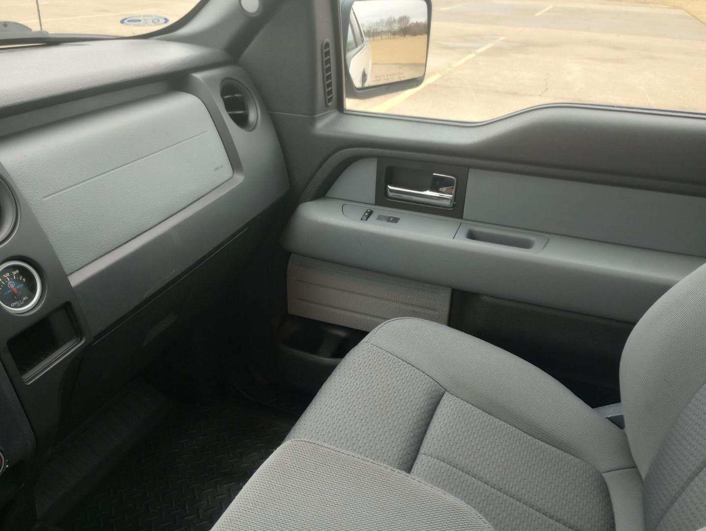 2014 White /Gray Ford F-150 XL SuperCab 2WD (1FTEX1CM6EK) with an 3.7L V6 DOHC 24V engine, 6-Speed Automatic transmission, located at 17760 Hwy 62, Morris, OK, 74445, (918) 733-4887, 35.609104, -95.877060 - Photo#16