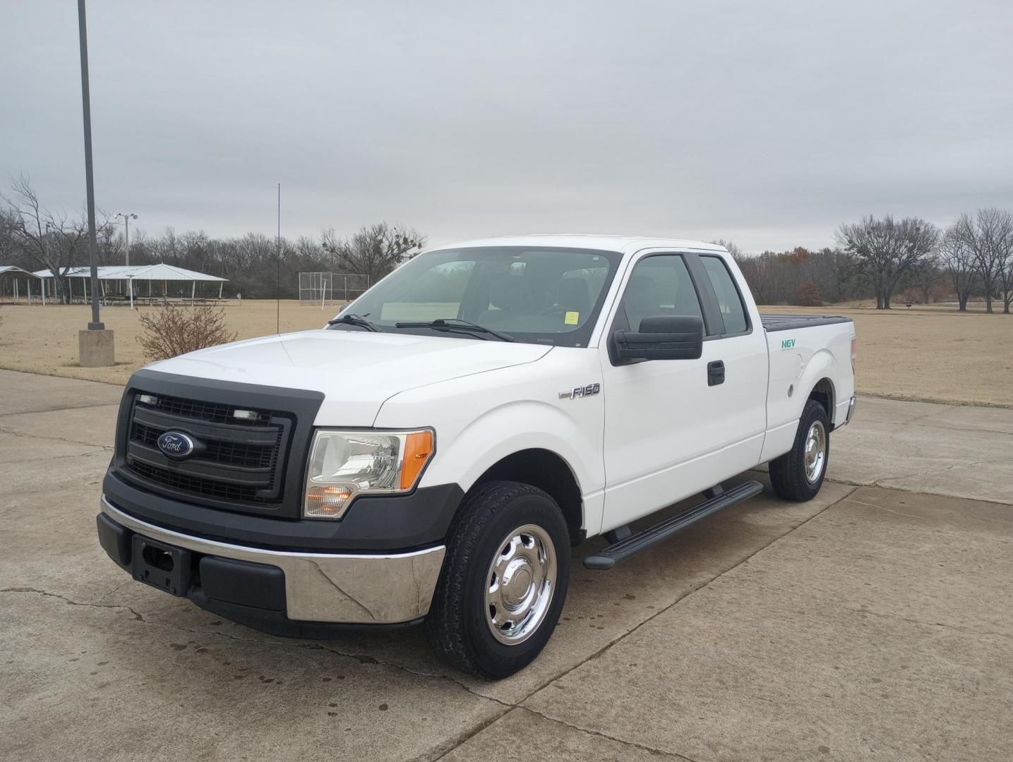 2014 White /Gray Ford F-150 XL SuperCab 2WD (1FTEX1CM6EK) with an 3.7L V6 DOHC 24V engine, 6-Speed Automatic transmission, located at 17760 Hwy 62, Morris, OK, 74445, (918) 733-4887, 35.609104, -95.877060 - Photo#0