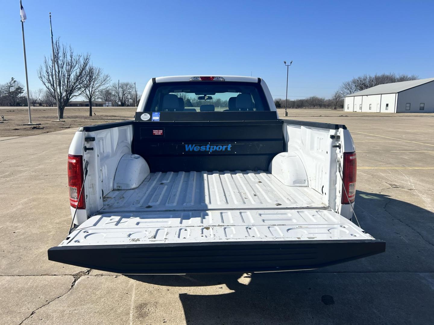 2017 White /Gray Ford F-150 SuperCab . 4WD (1FTFX1EF5HK) with an 5.0L V8 engine, 6A transmission, located at 17760 Hwy 62, Morris, OK, 74445, (918) 733-4887, 35.609104, -95.877060 - 2017 FORD F150 SUPER DUTY 4WD WITH THE 5.0L ENGINE BI-FUEL SYSTEM RUNS ON CNG OR GASOLINE. FEATURES LEATHER INTERIOR, POWER LOCKS, POWER WINDOWS, POWER MIRRORS, CRUISE CONTROL, TRACTION CONTROL, AUXILIARY PORT, AM/FM RADIO, CD PLAYER , A/C, BEDLINER, AND HITCH. THIS TRUCK RUNS ON CNG (COMPRESSED NAT - Photo#17