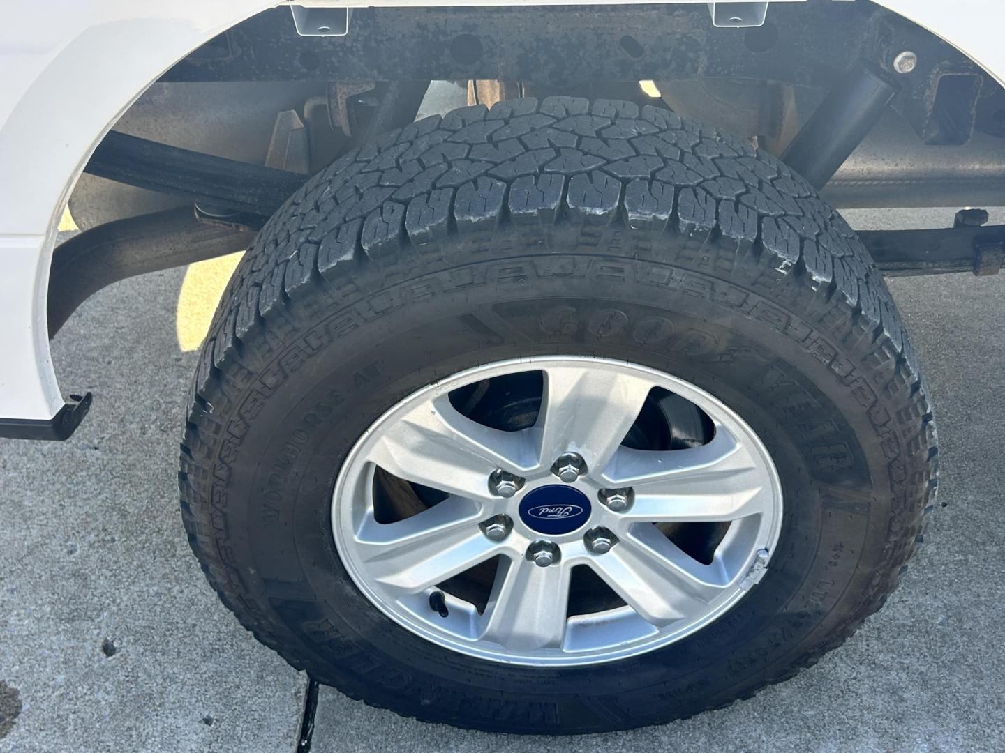 2017 White /Gray Ford F-150 SuperCab . 4WD (1FTFX1EF5HK) with an 5.0L V8 engine, 6A transmission, located at 17760 Hwy 62, Morris, OK, 74445, (918) 733-4887, 35.609104, -95.877060 - 2017 FORD F150 SUPER DUTY 4WD WITH THE 5.0L ENGINE BI-FUEL SYSTEM RUNS ON CNG OR GASOLINE. FEATURES LEATHER INTERIOR, POWER LOCKS, POWER WINDOWS, POWER MIRRORS, CRUISE CONTROL, TRACTION CONTROL, AUXILIARY PORT, AM/FM RADIO, CD PLAYER , A/C, BEDLINER, AND HITCH. THIS TRUCK RUNS ON CNG (COMPRESSED NAT - Photo#24